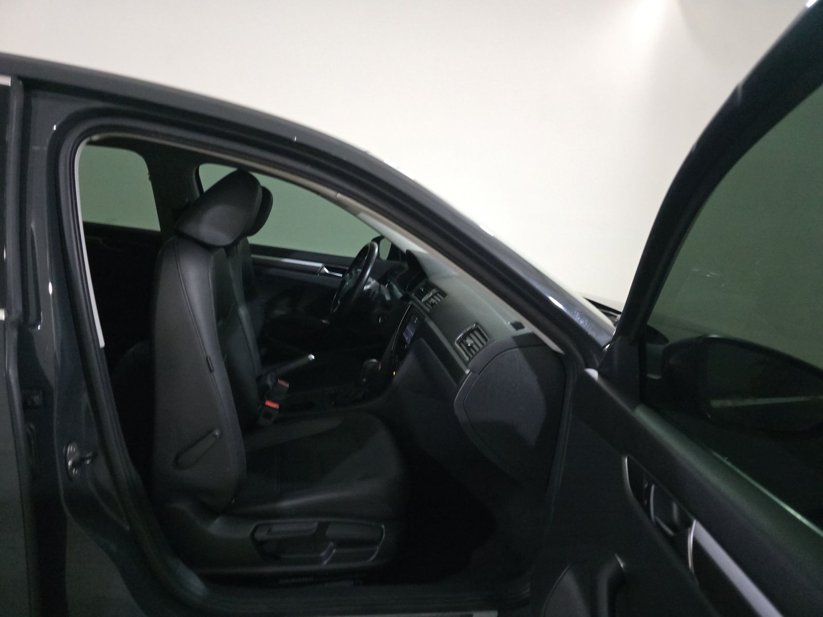 2017 Volkswagen Passat 1.8T R-Line FWD