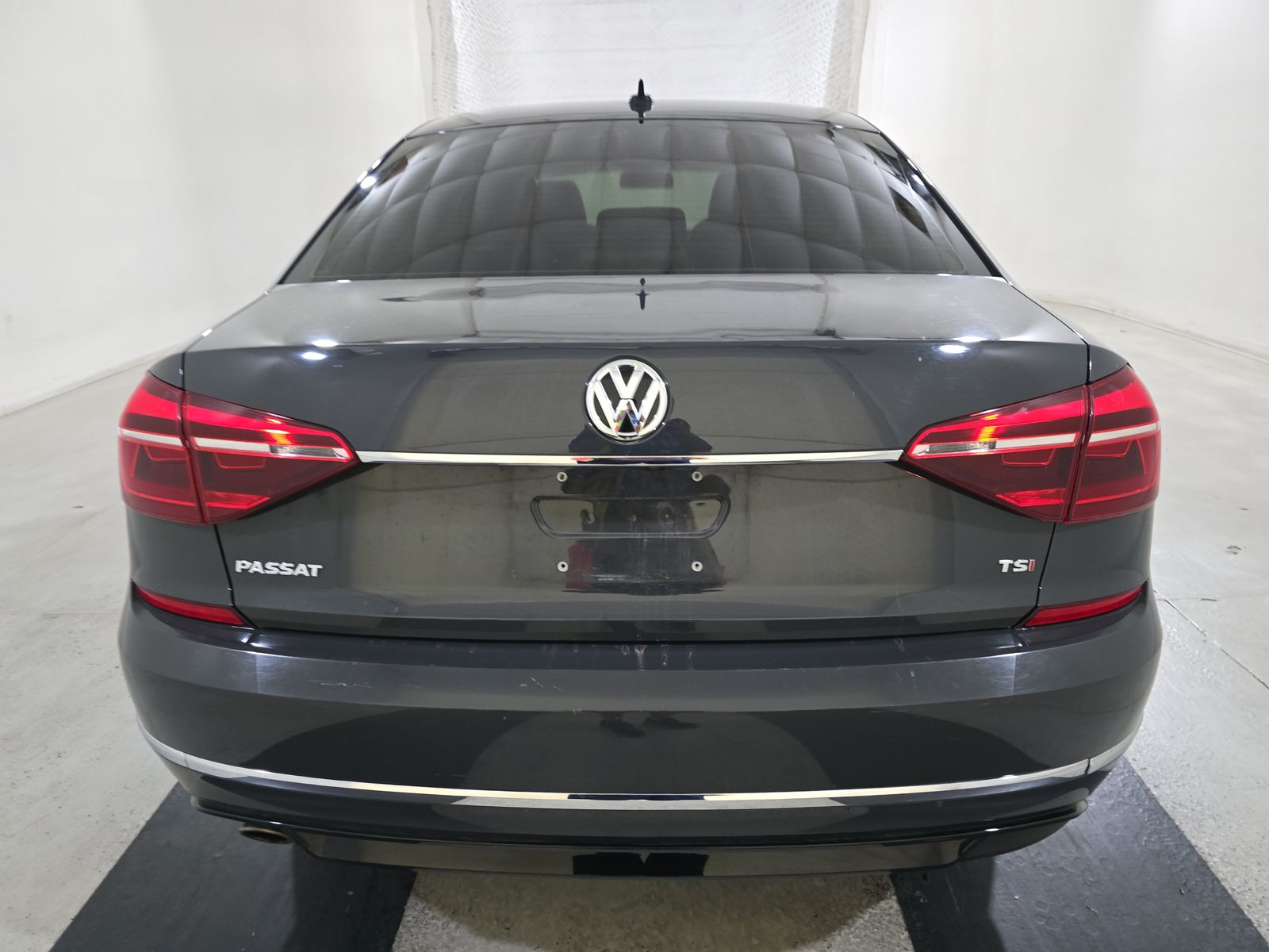2017 Volkswagen Passat 1.8T R-Line FWD