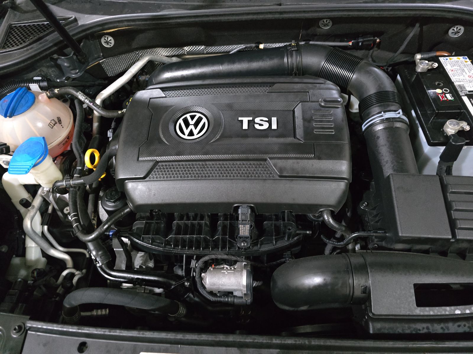 2017 Volkswagen Passat 1.8T R-Line FWD