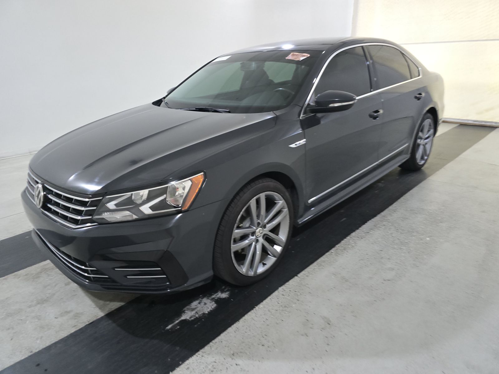 2017 Volkswagen Passat 1.8T R-Line FWD