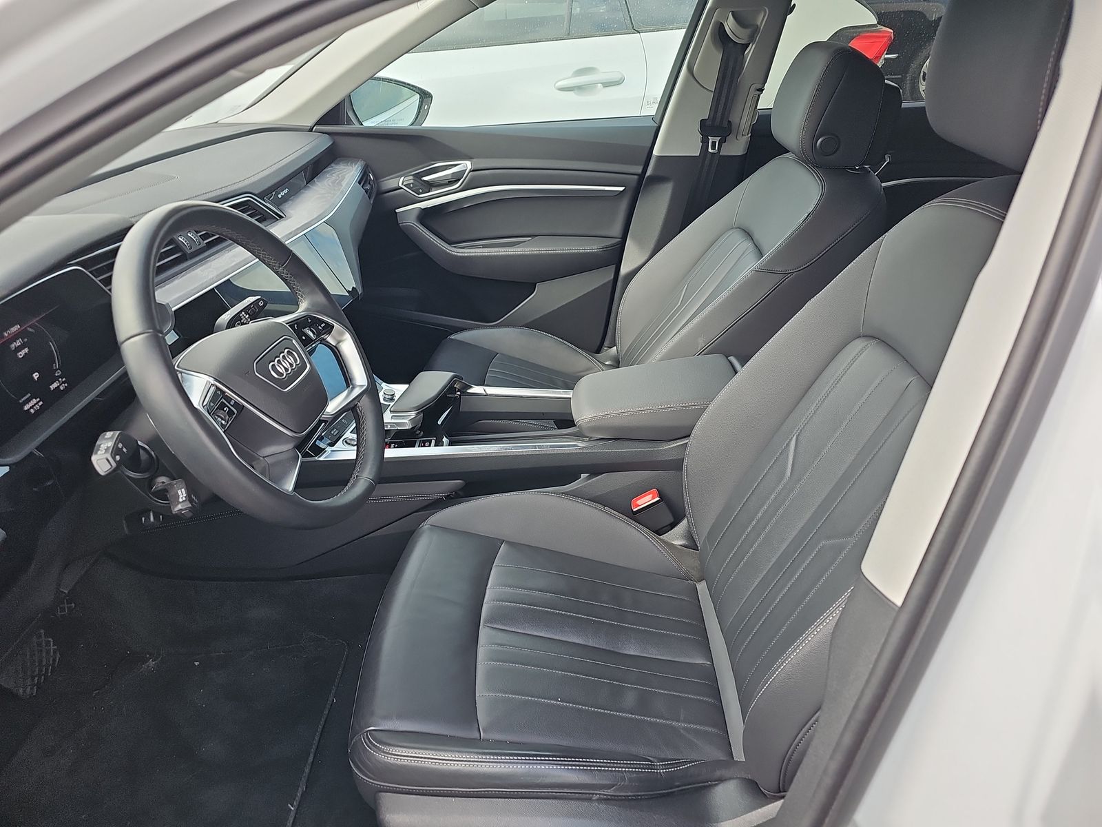 2022 Audi e-tron Premium AWD