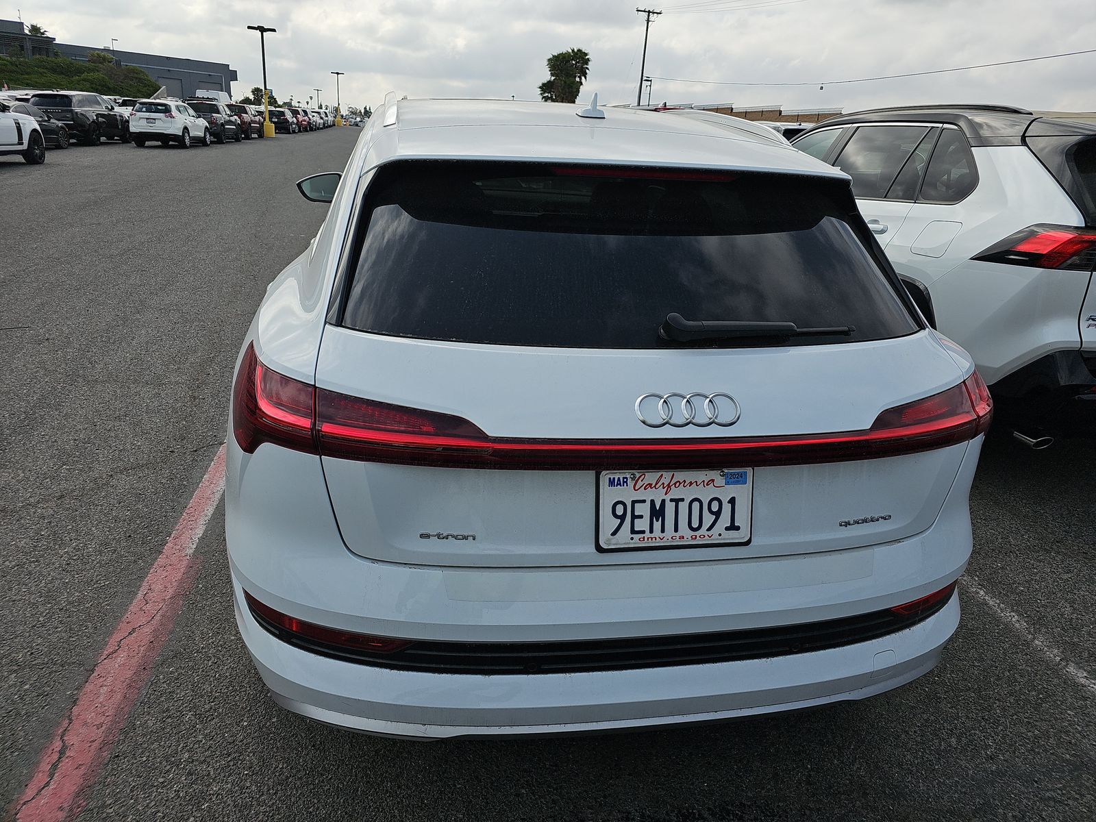 2022 Audi e-tron Premium AWD