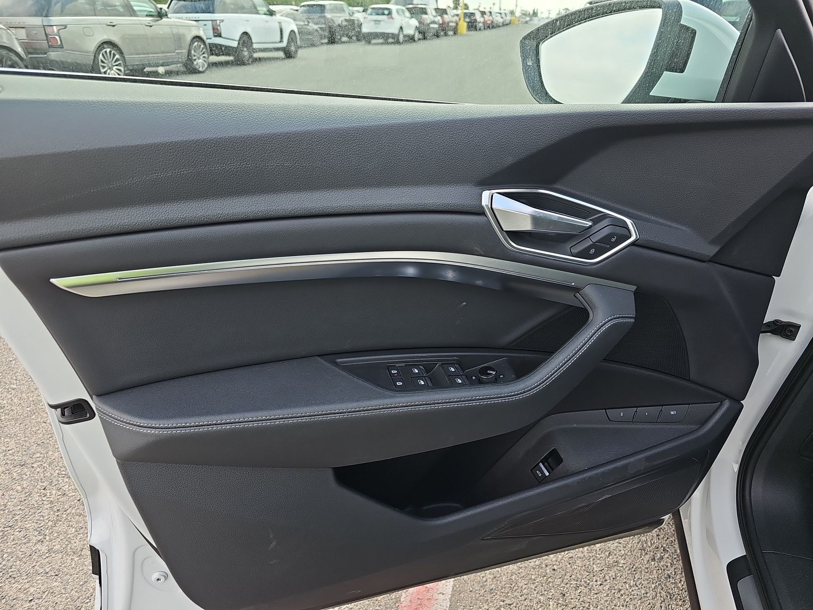 2022 Audi e-tron Premium AWD