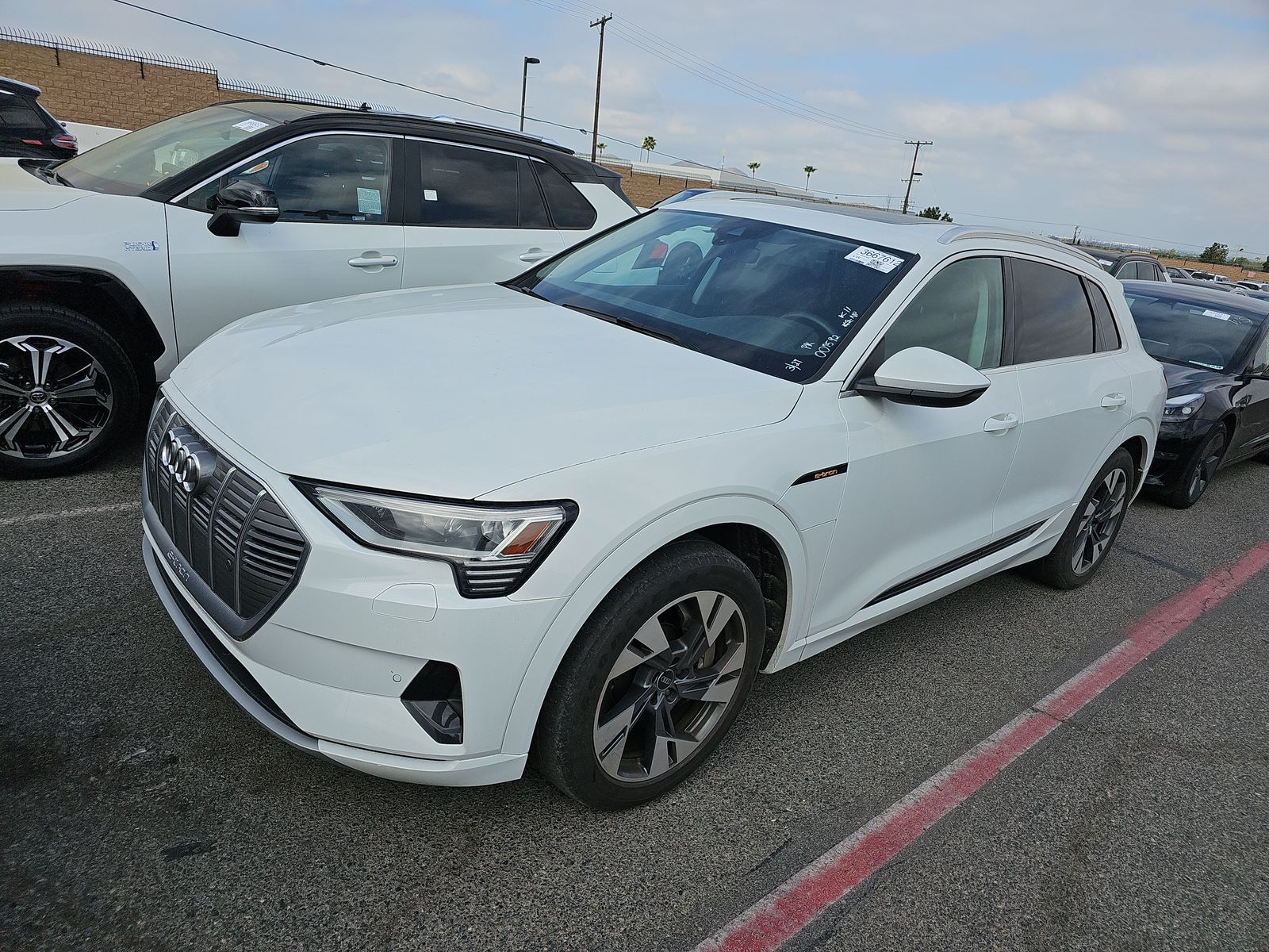 2022 Audi e-tron Premium AWD