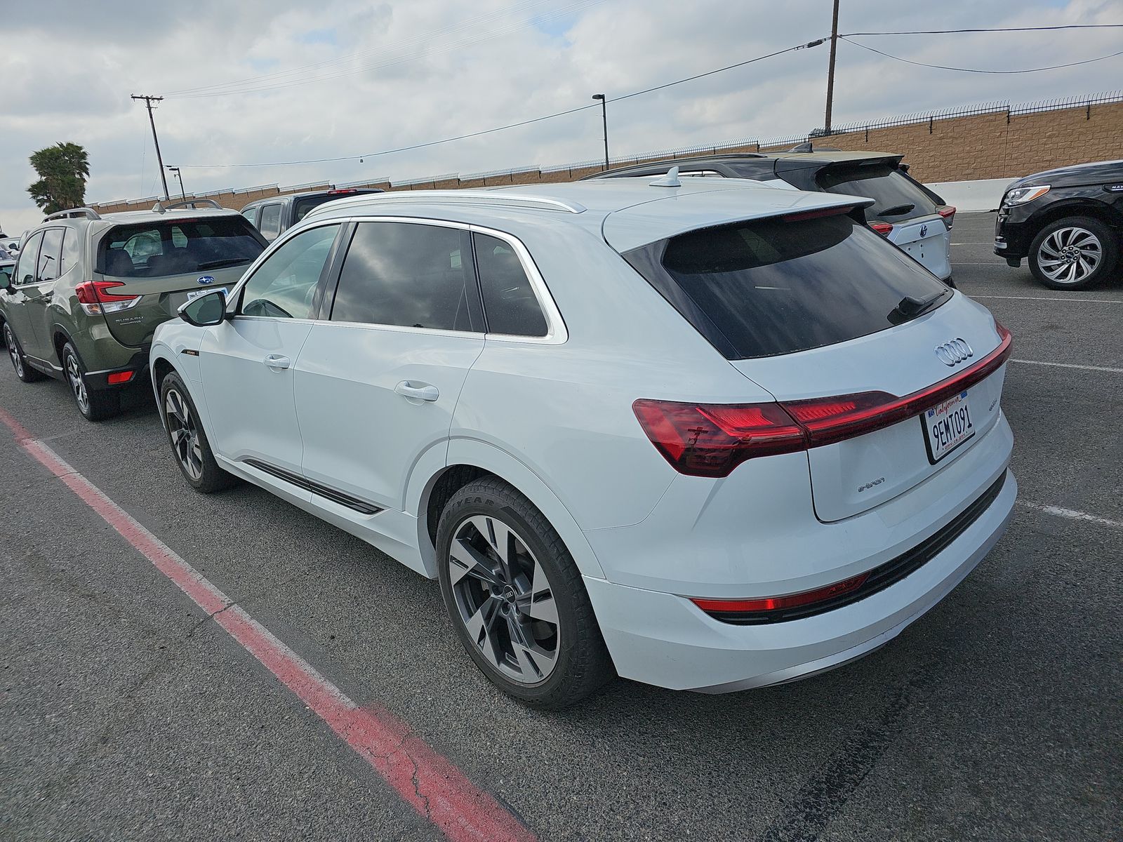 2022 Audi e-tron Premium AWD