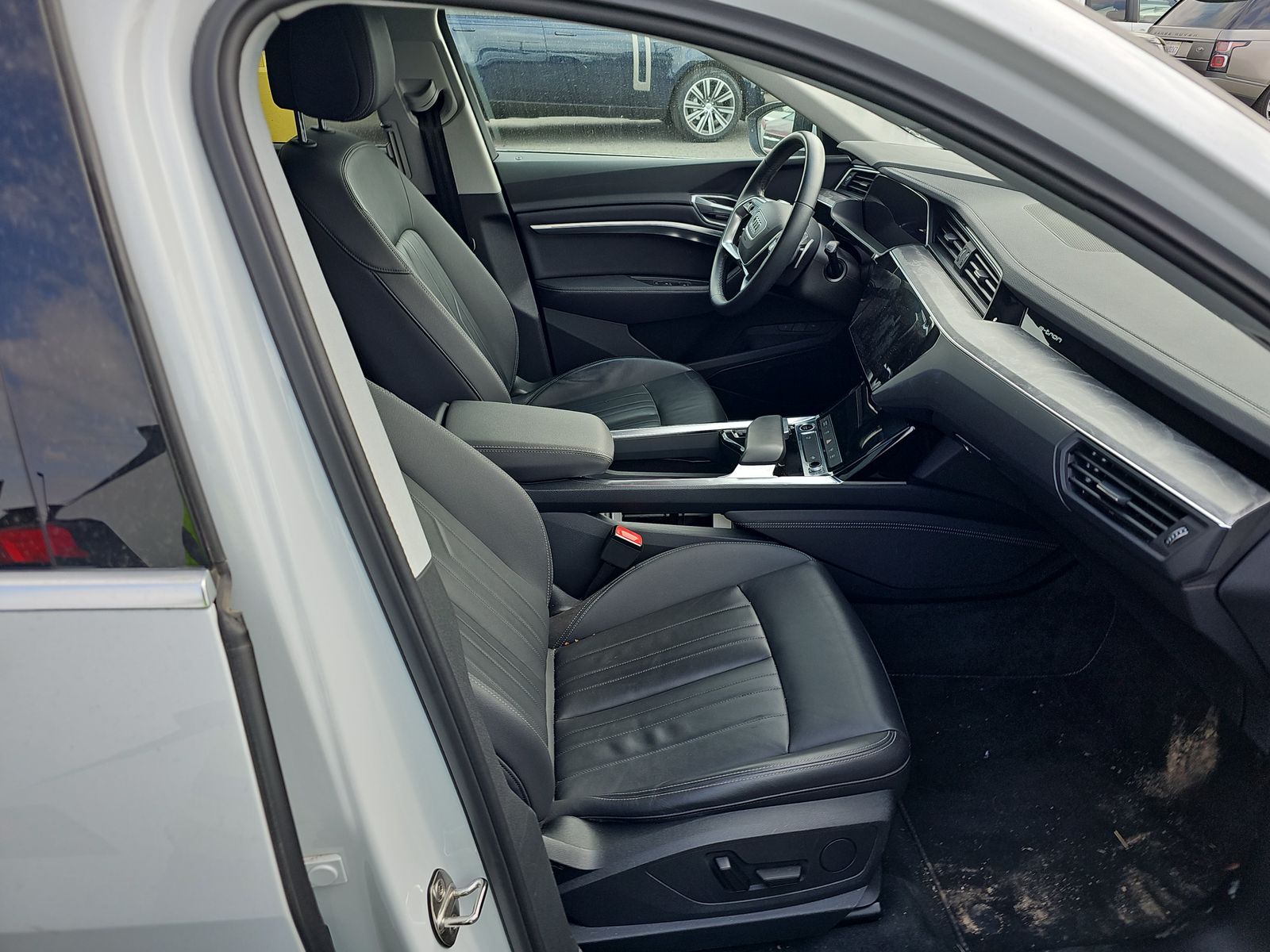 2022 Audi e-tron Premium AWD