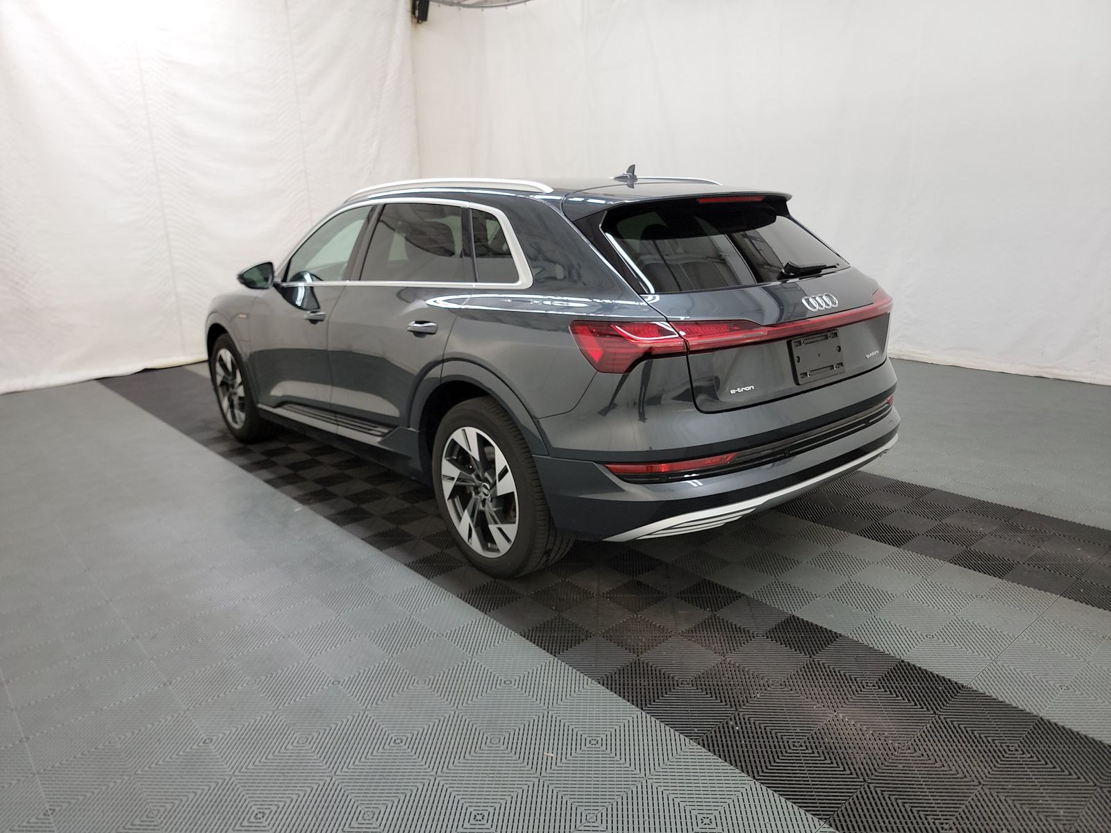2021 Audi e-tron Premium AWD