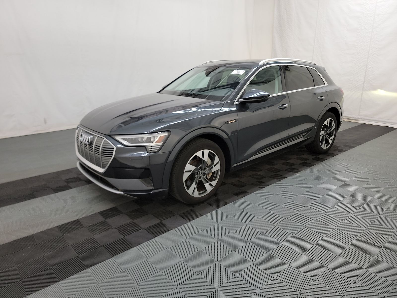2021 Audi e-tron Premium AWD