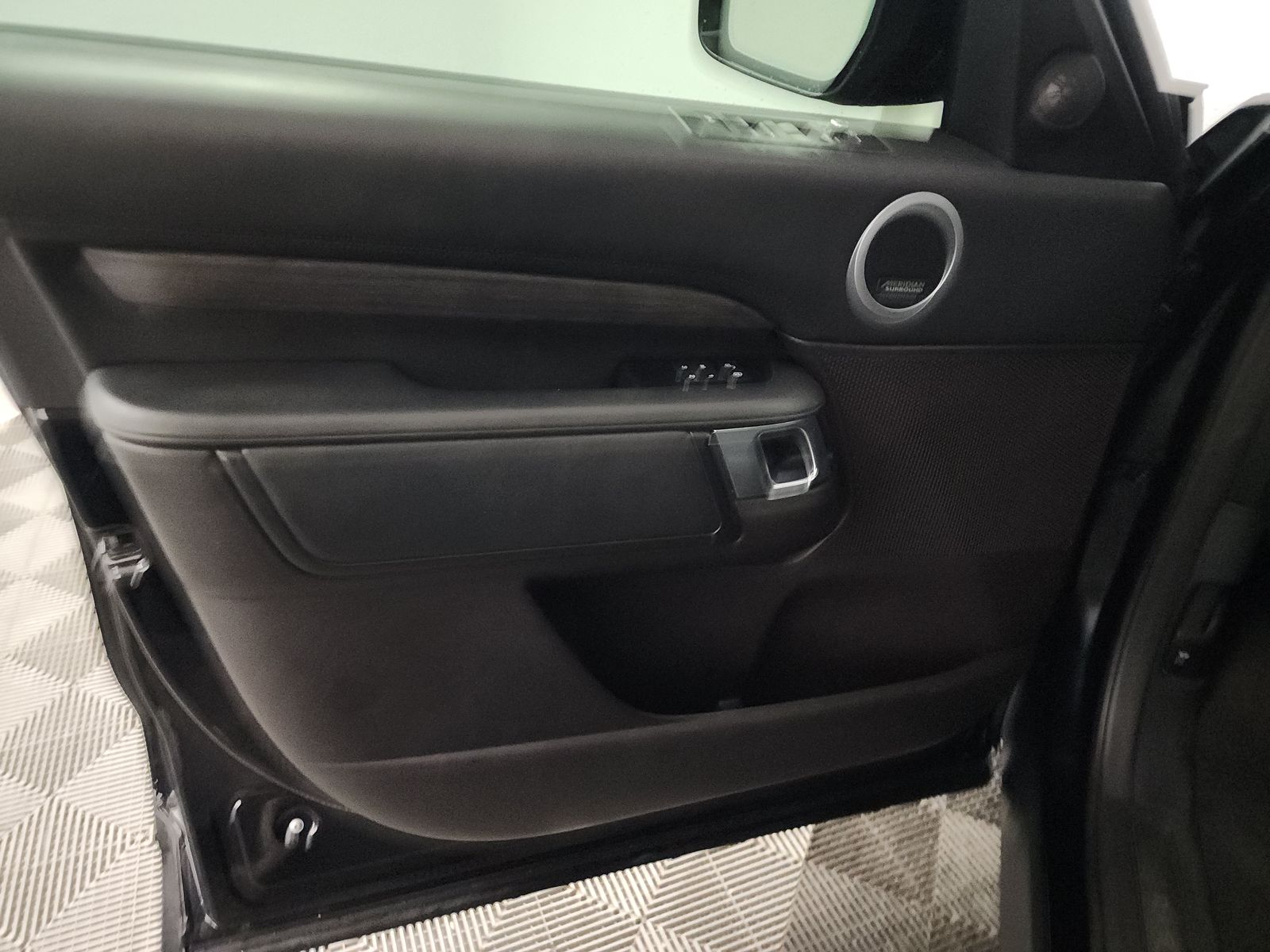 2017 Land Rover Discovery HSE Luxury AWD