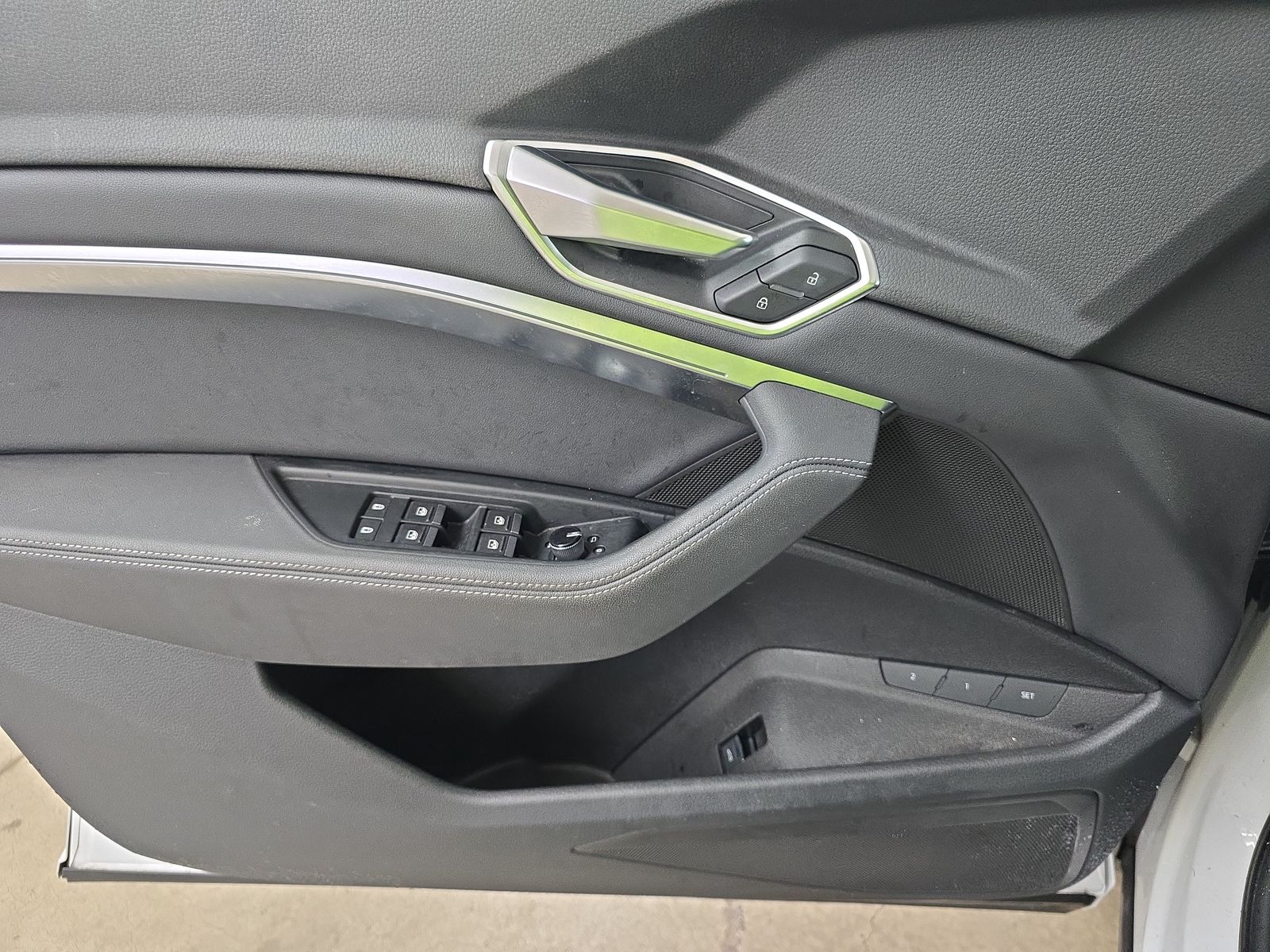 2021 Audi e-tron Premium AWD