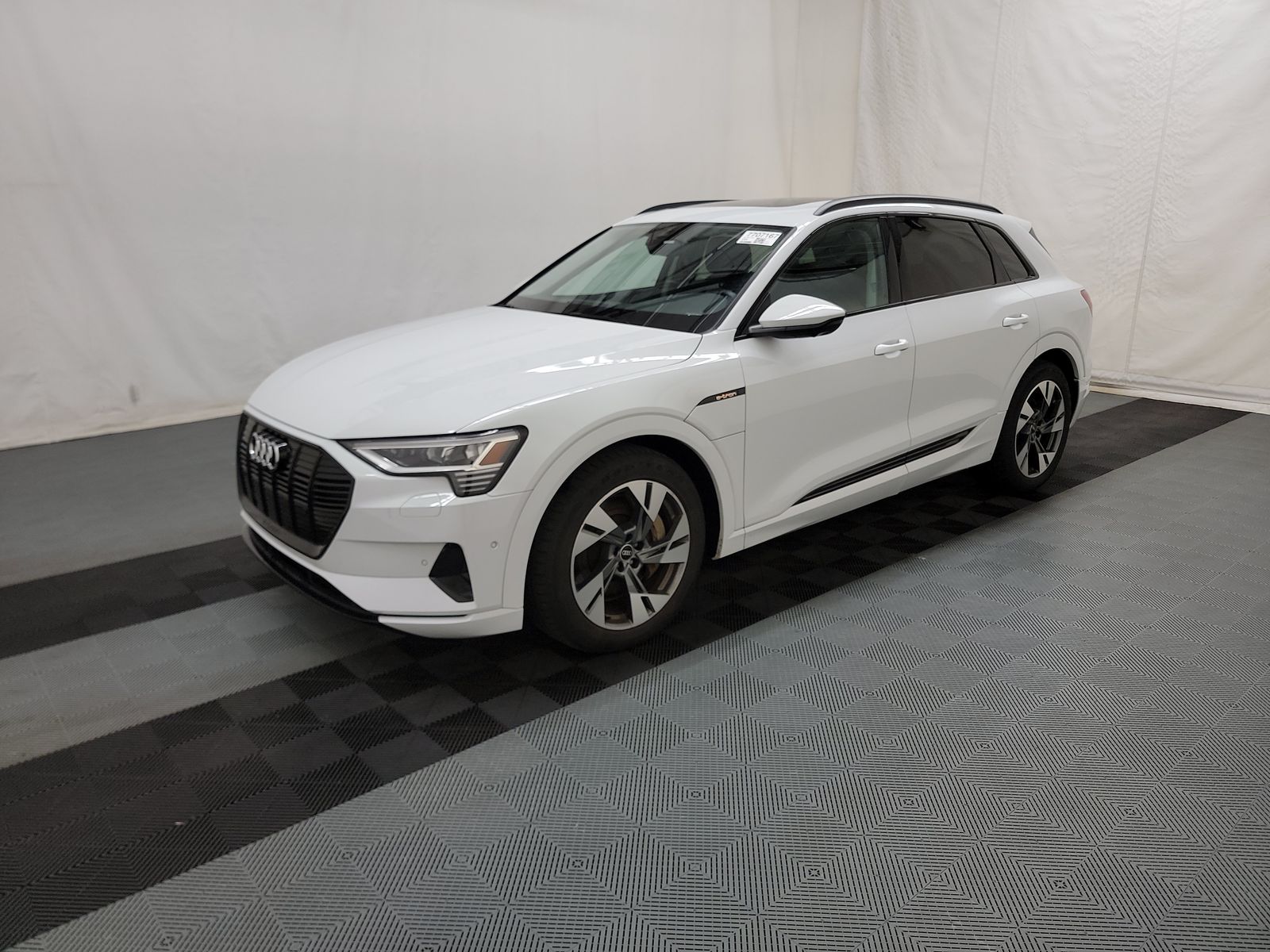 2021 Audi e-tron Premium AWD