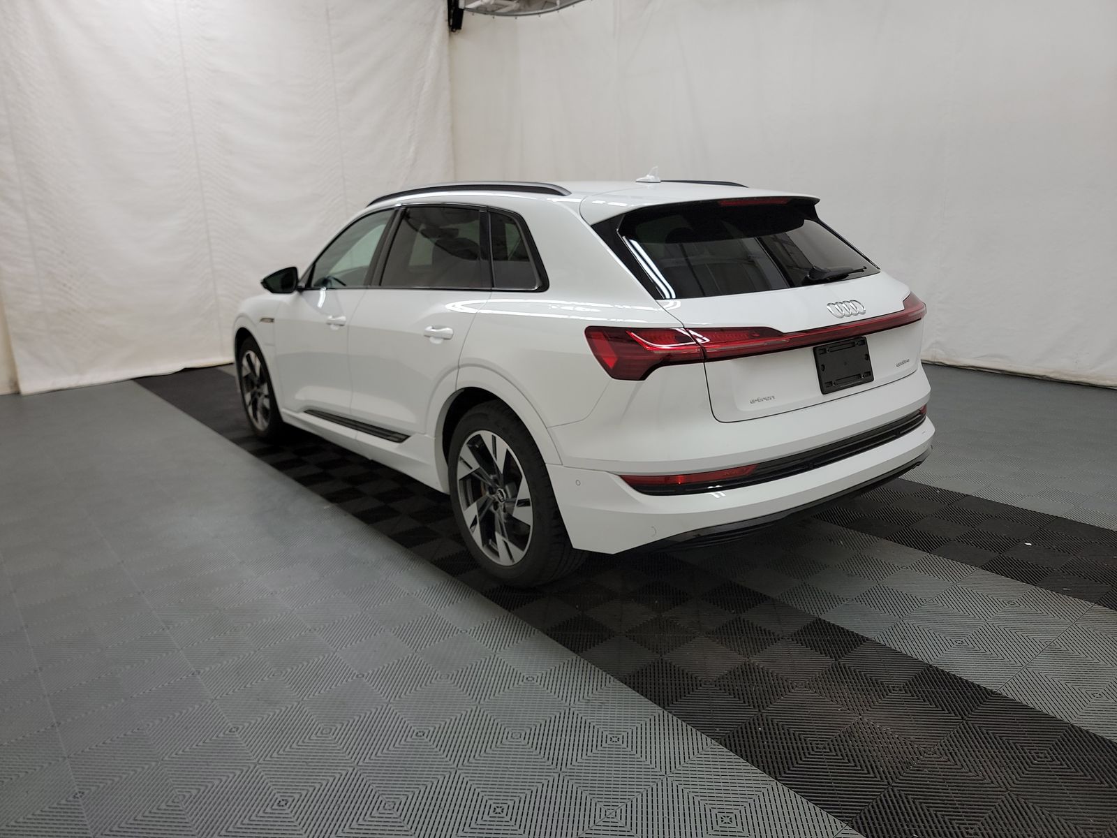 2021 Audi e-tron Premium AWD