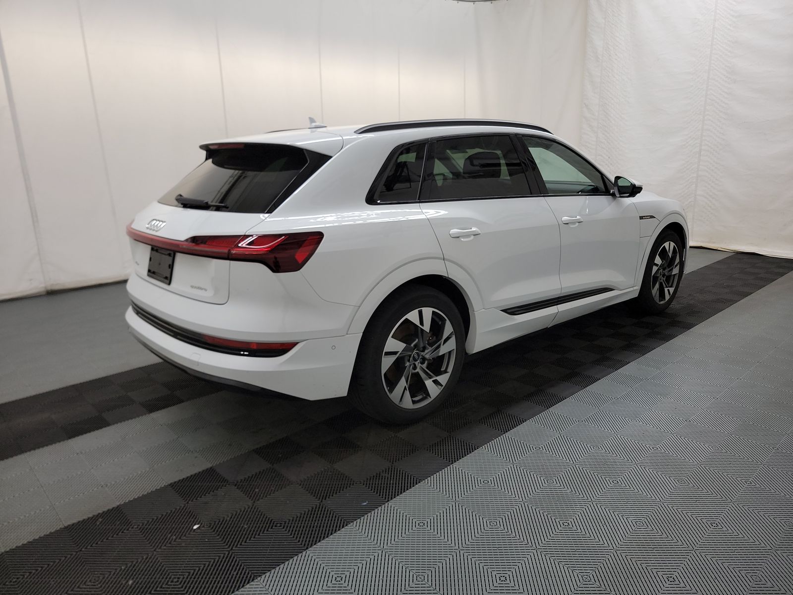 2021 Audi e-tron Premium AWD