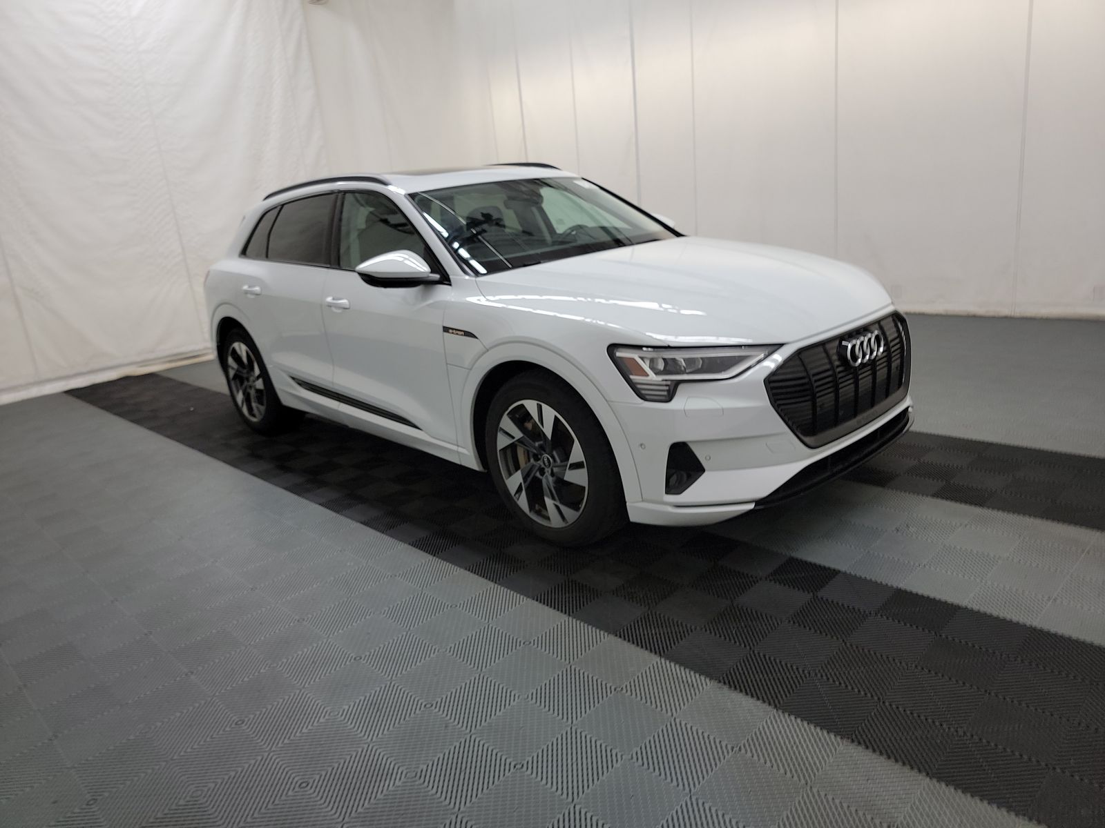 2021 Audi e-tron Premium AWD