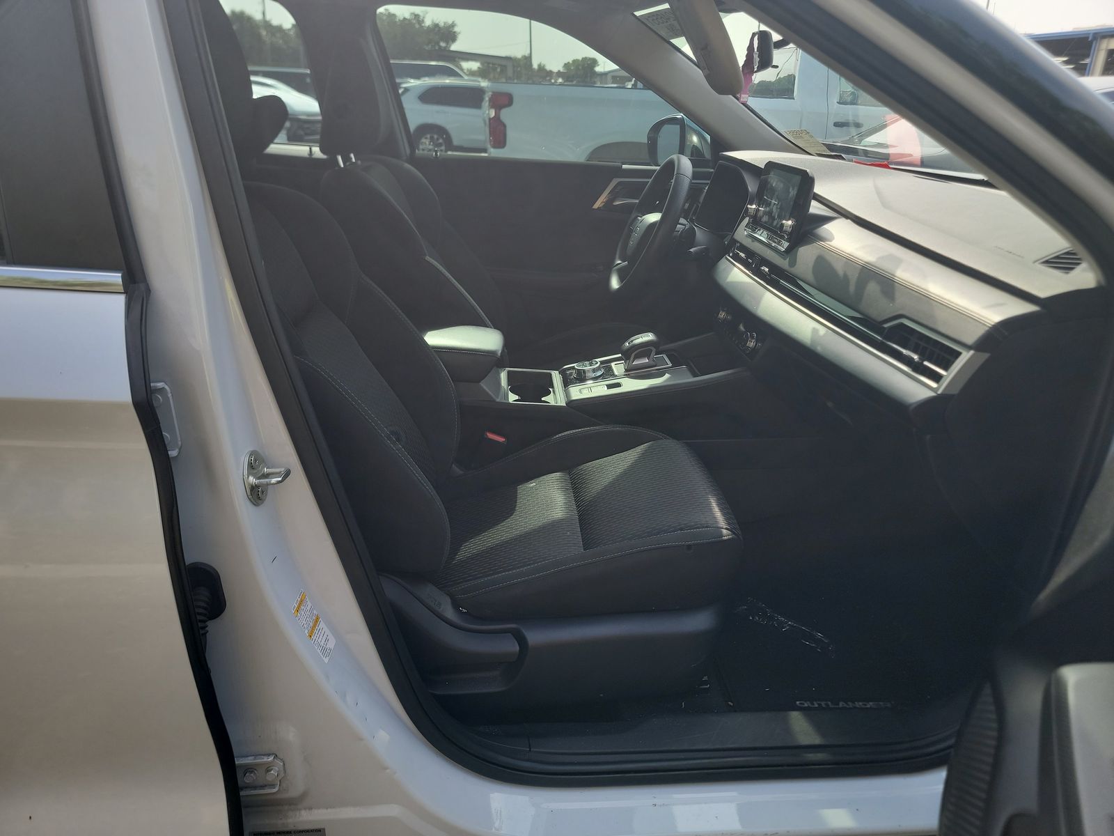 2022 Mitsubishi Outlander ES FWD