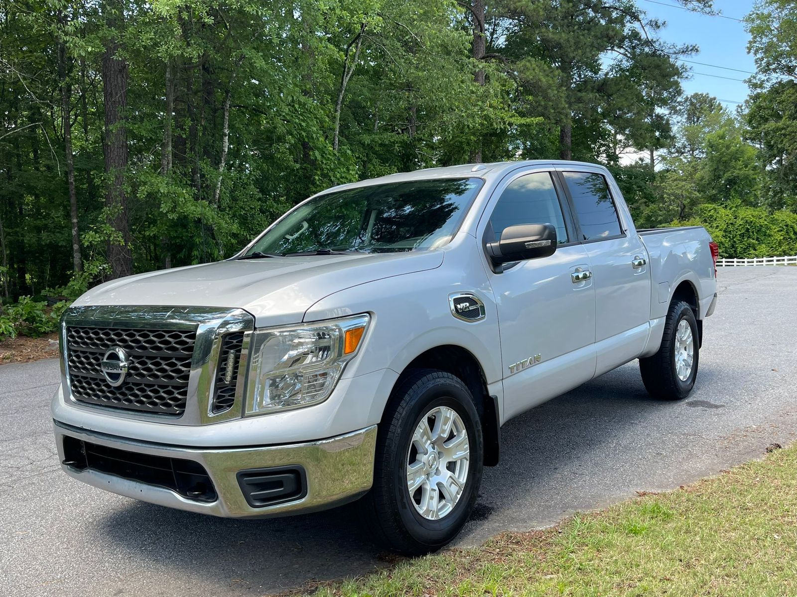 2017 Nissan TITAN SV Crew Cab Extra Short Bed