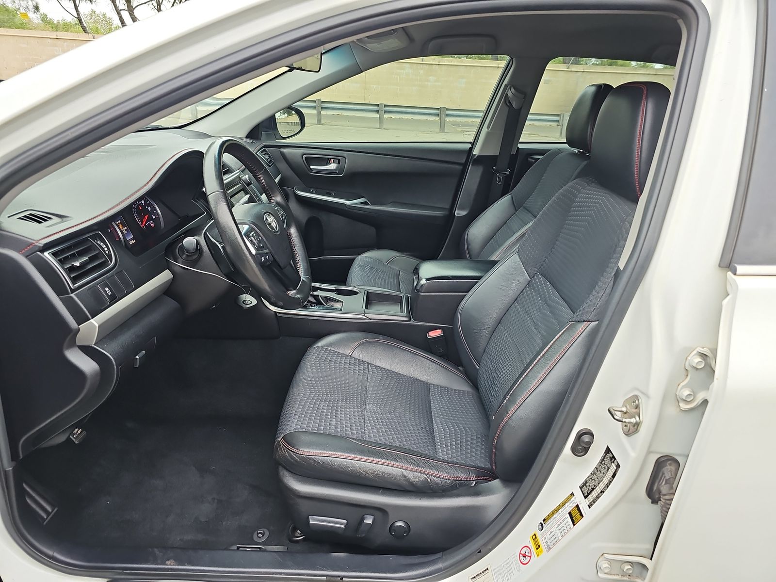 2015 Toyota Camry SE FWD