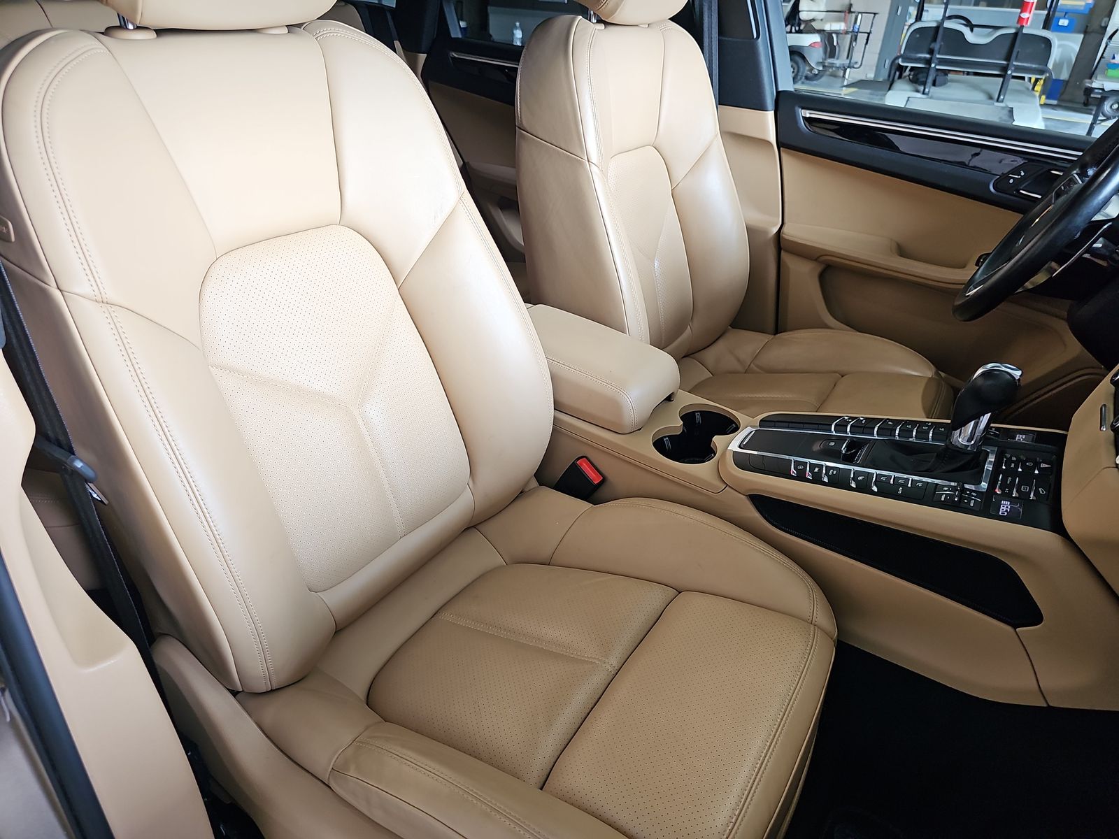 2018 Porsche Macan Base AWD