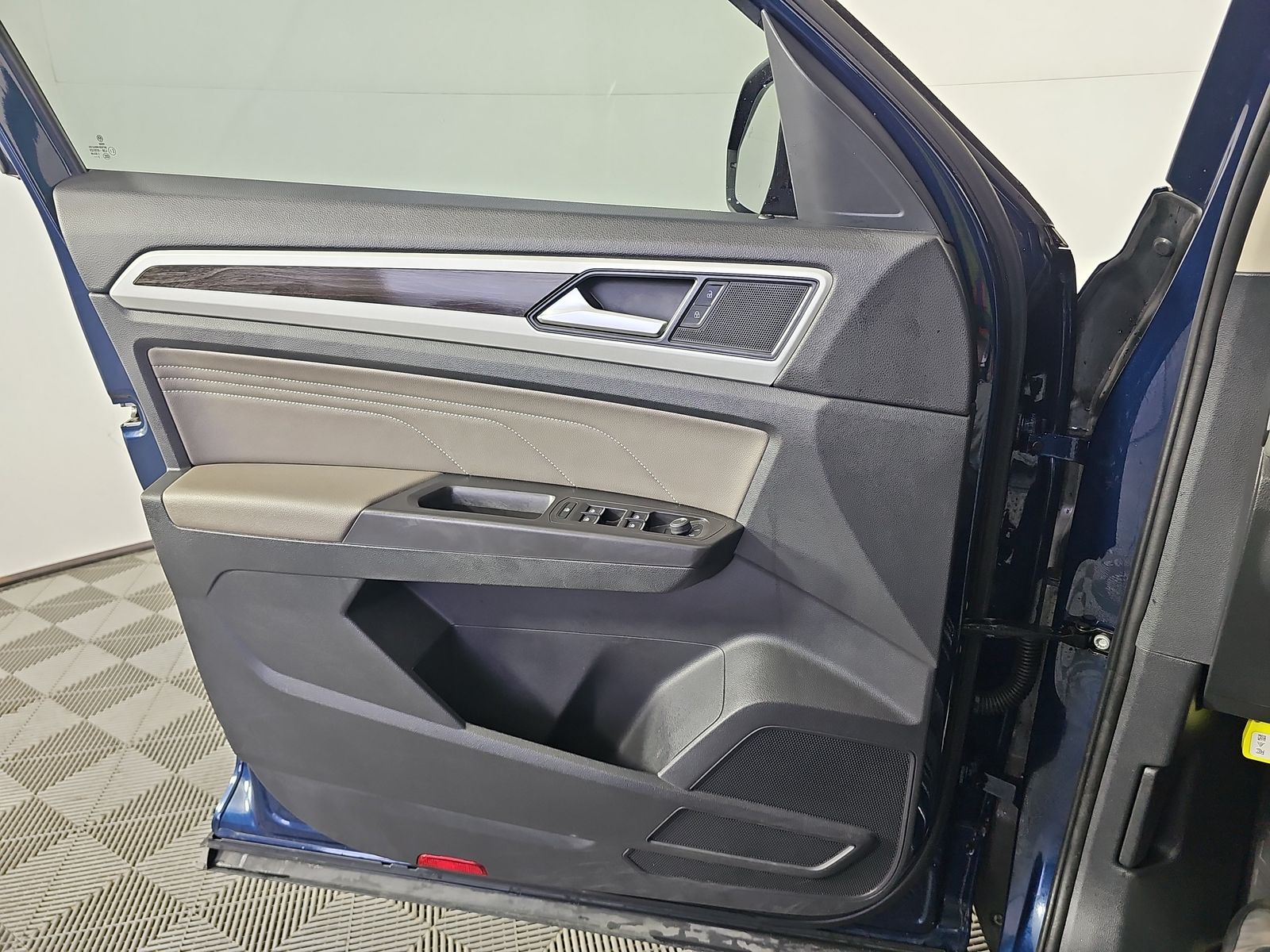 2023 Volkswagen Atlas 2.0T SE FWD