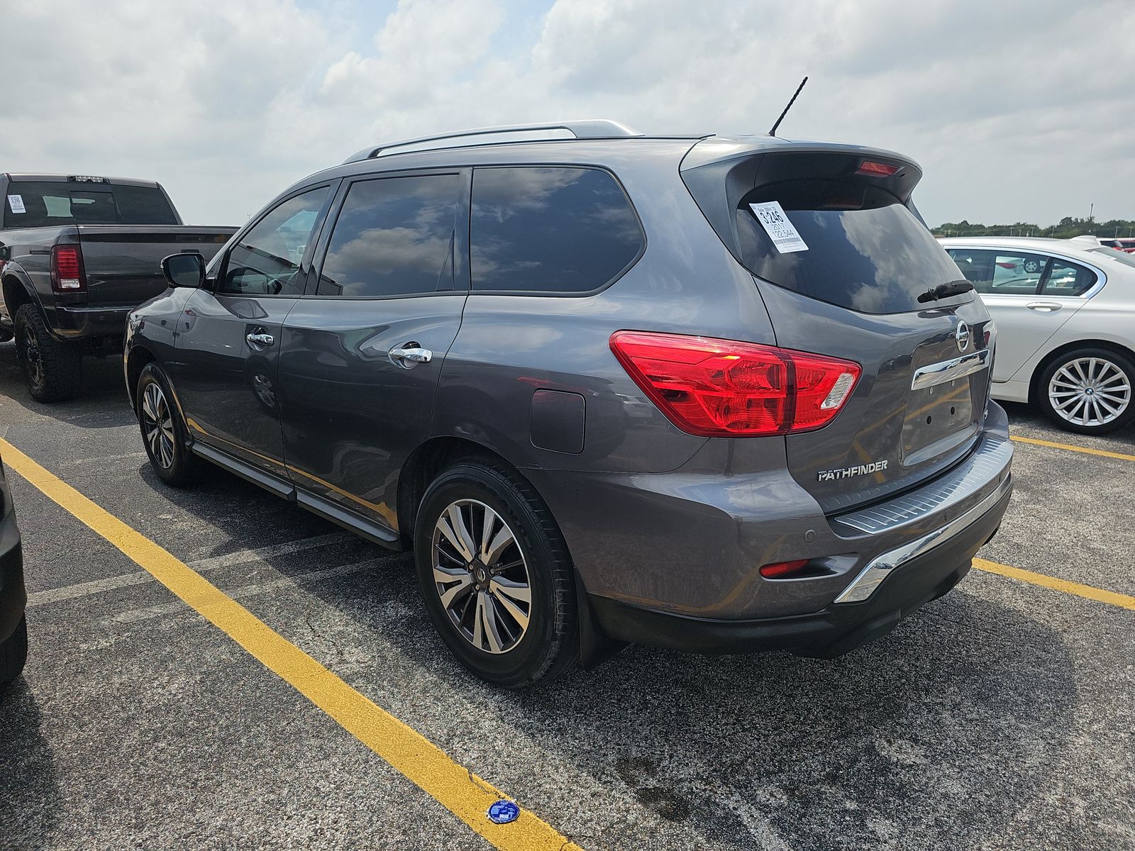 2017 Nissan Pathfinder SL FWD