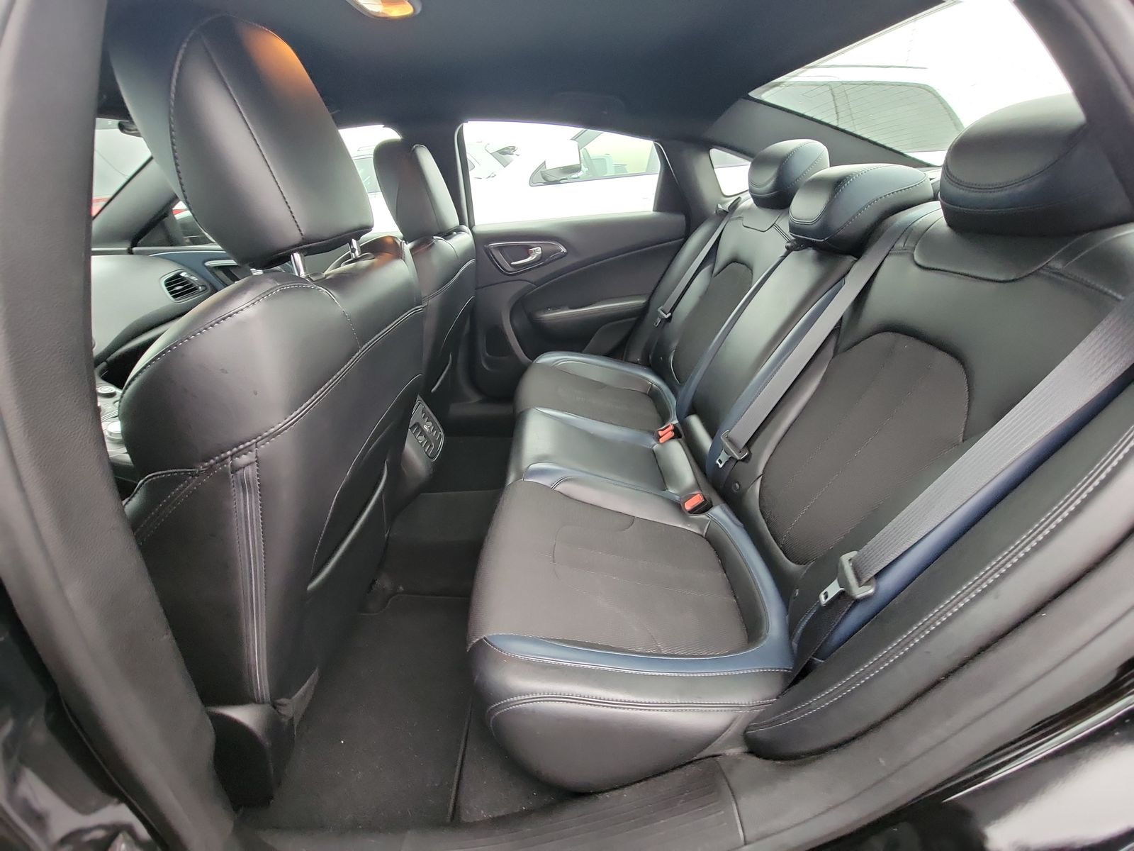 2016 Chrysler 200 S FWD