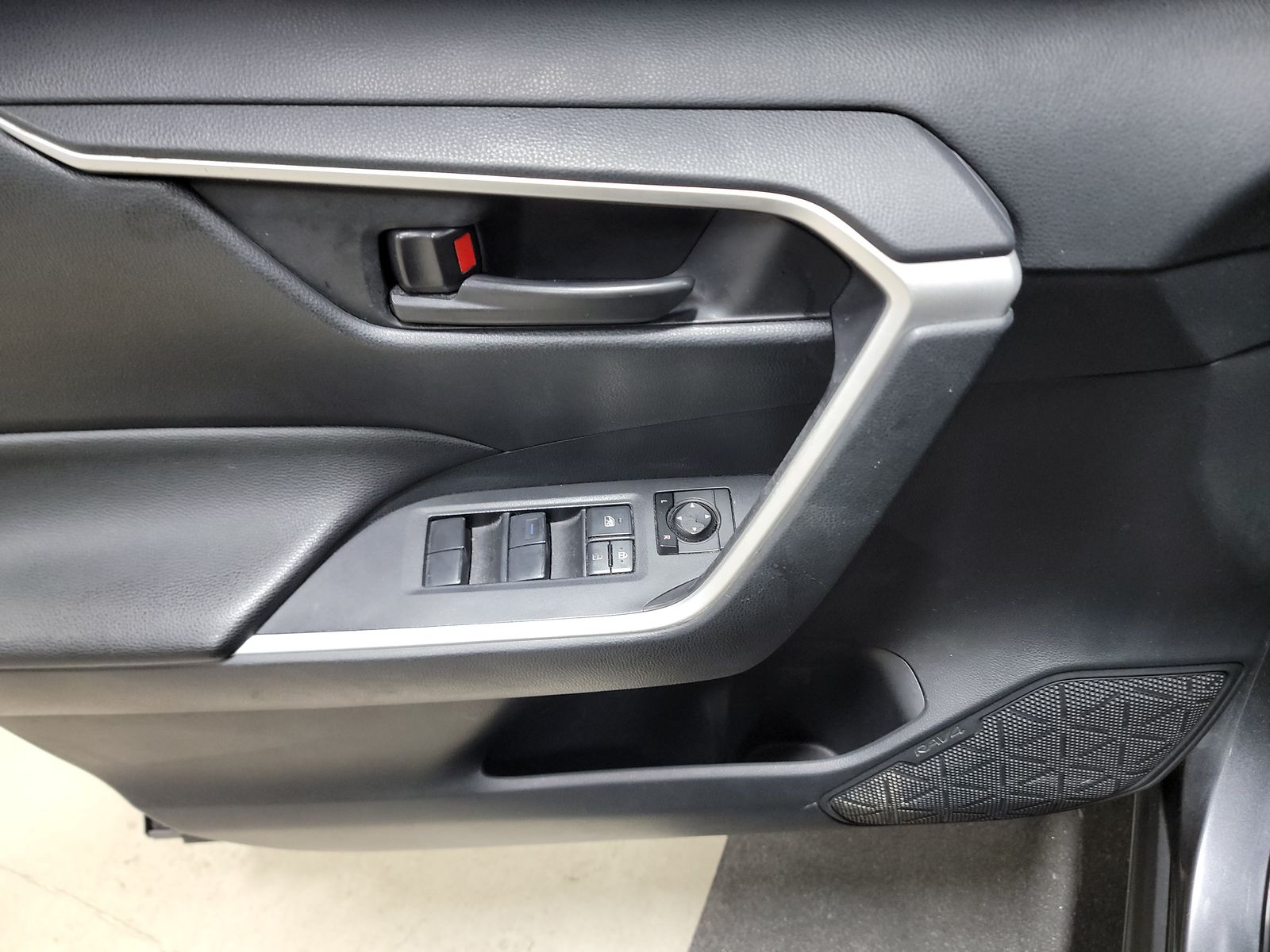 2019 Toyota RAV4 LE FWD