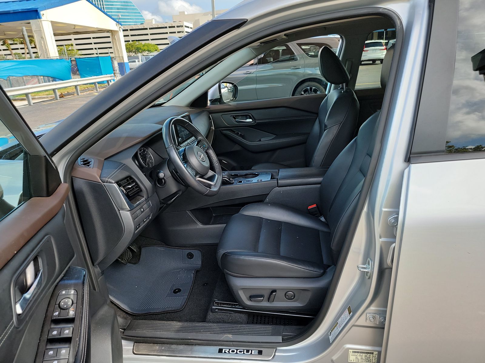 2022 Nissan Rogue SV FWD
