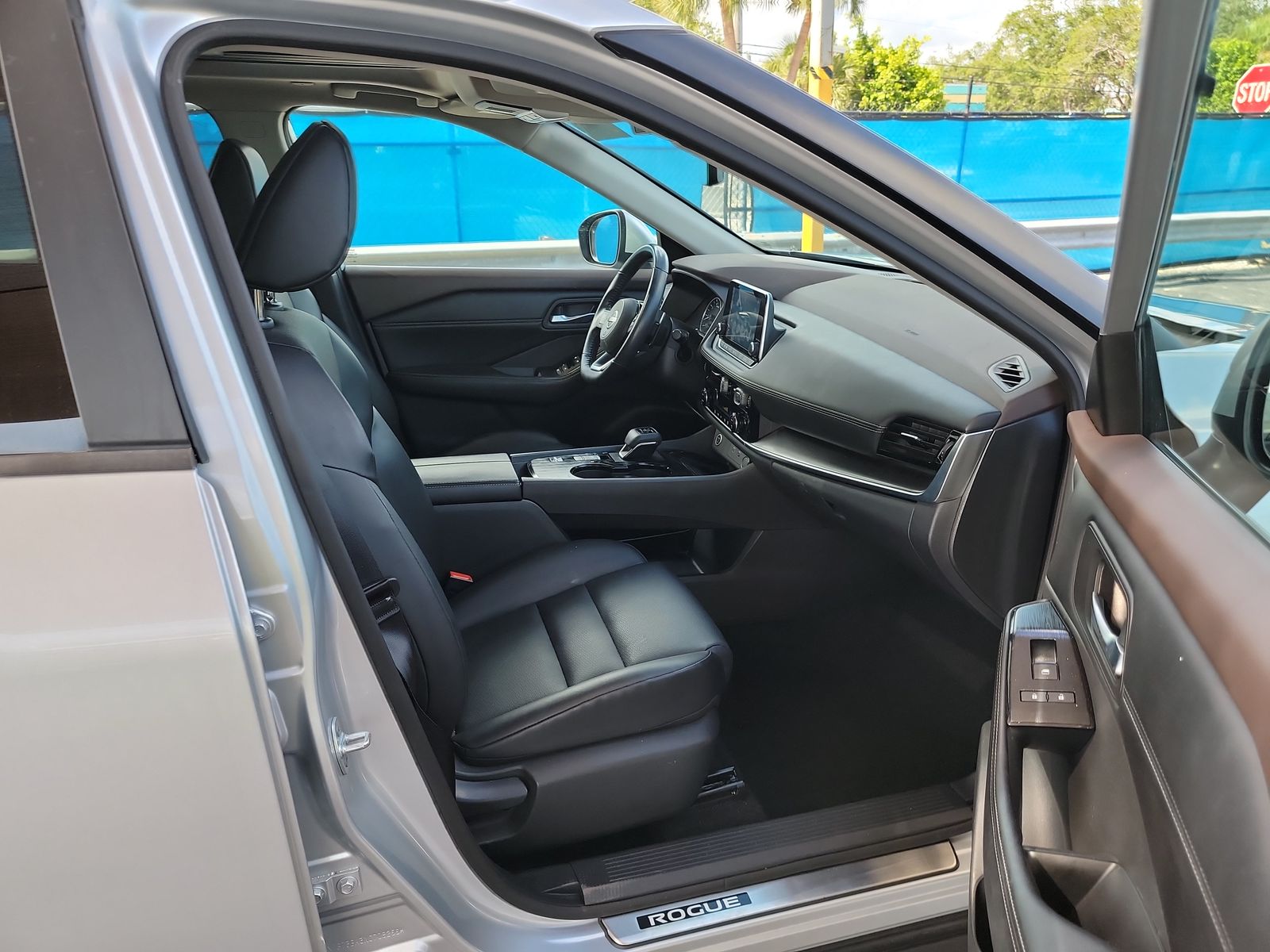 2022 Nissan Rogue SV FWD