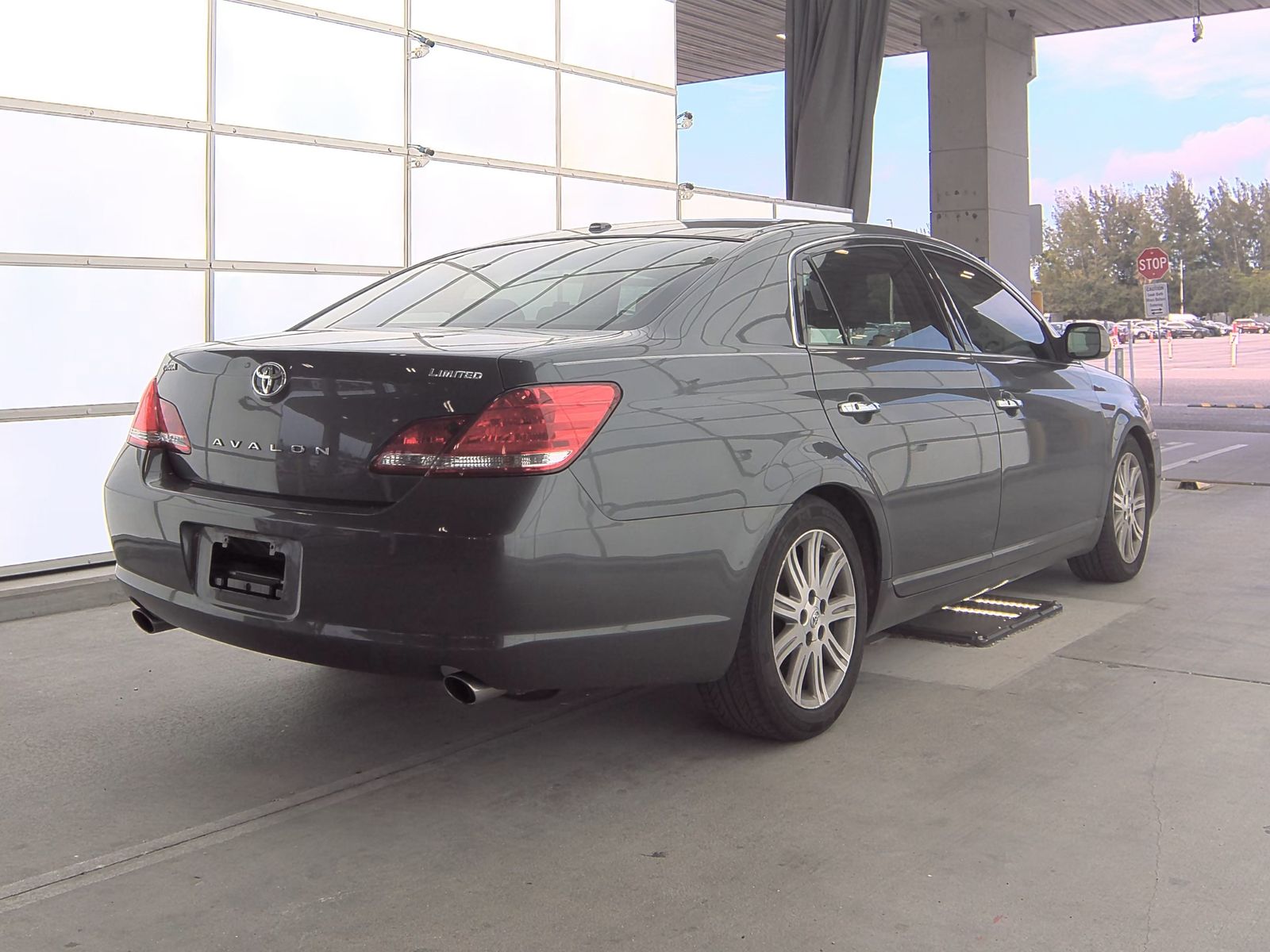 2010 Toyota Avalon Limited FWD