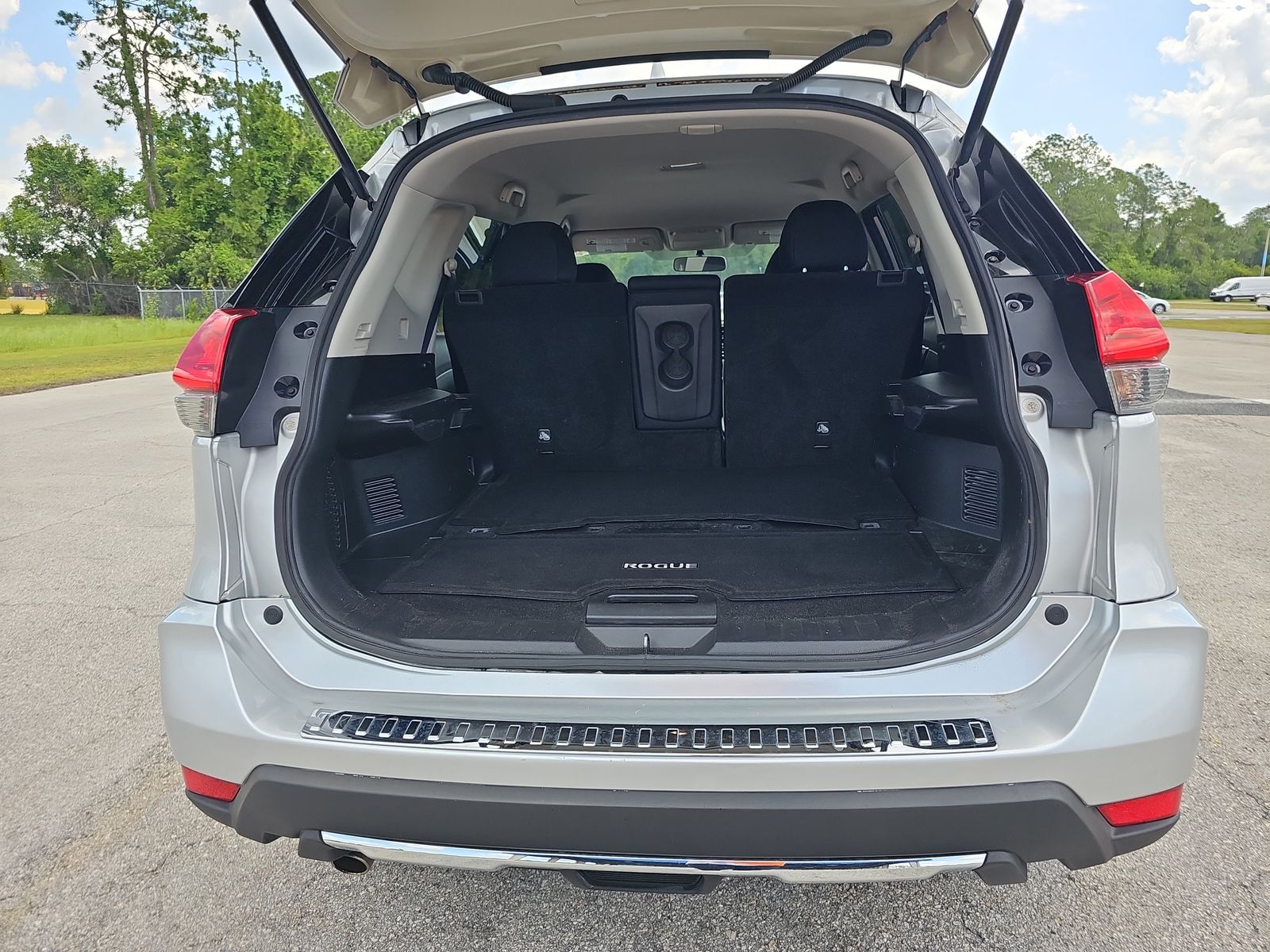 2017 Nissan Rogue SV FWD