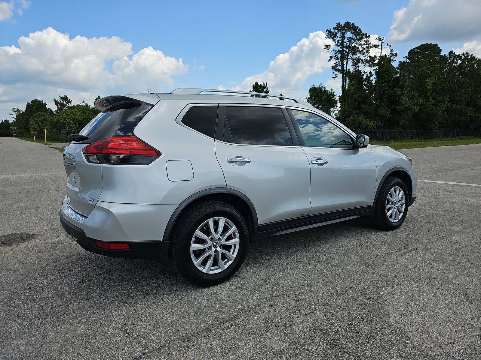 2017 Nissan Rogue SV FWD