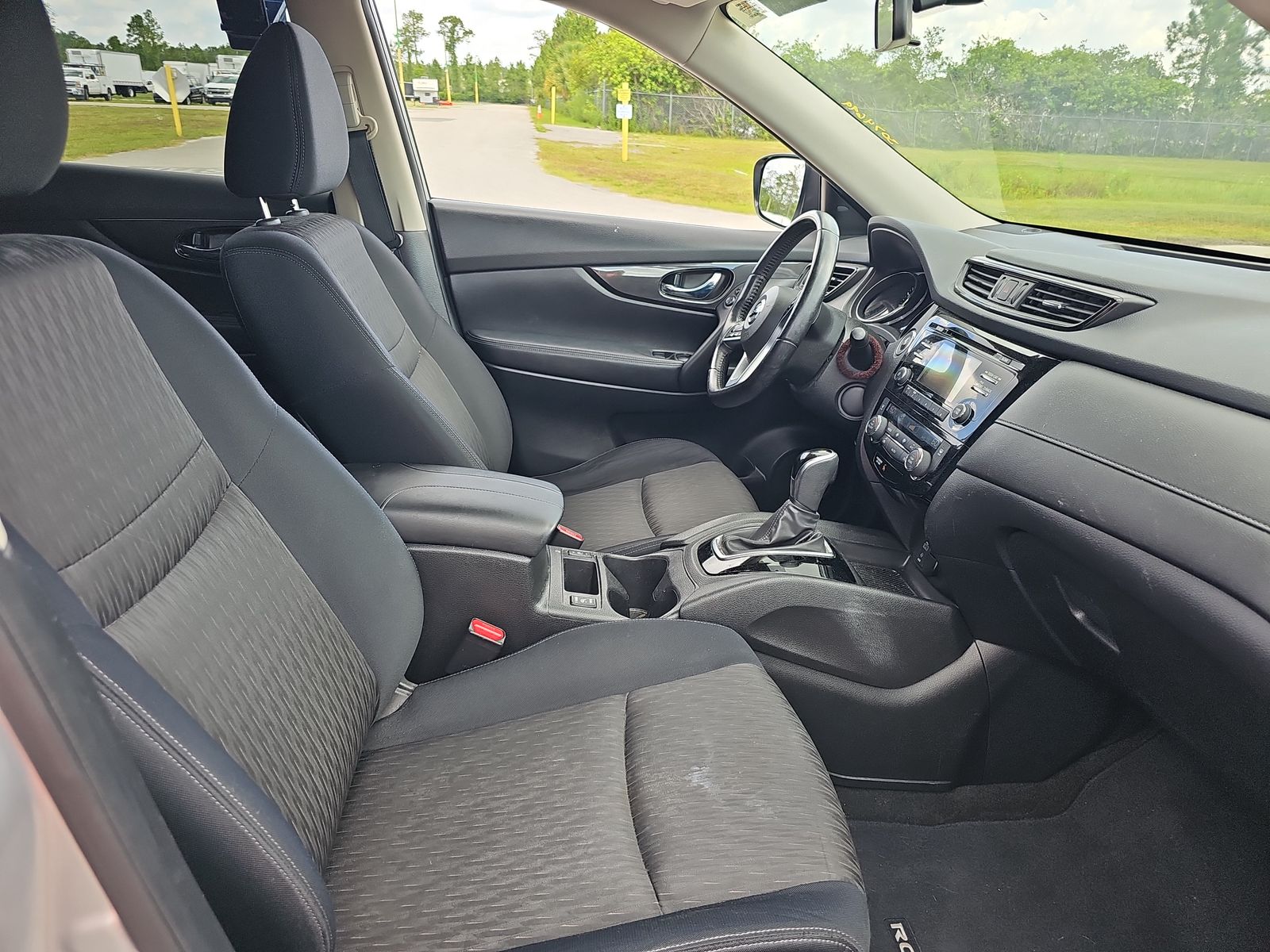 2017 Nissan Rogue SV FWD