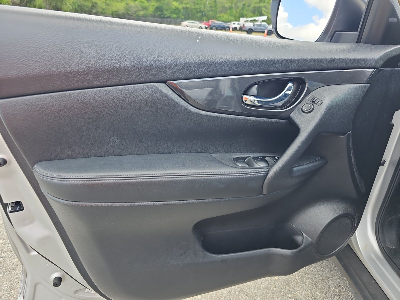 2017 Nissan Rogue SV FWD