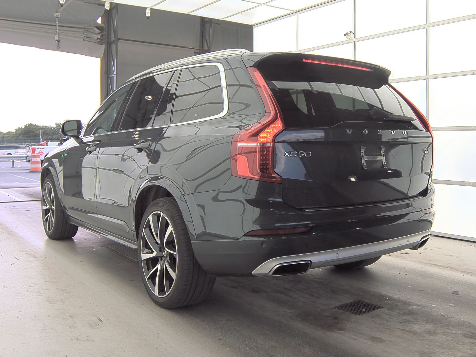 2021 Volvo XC90 T6 Momentum AWD