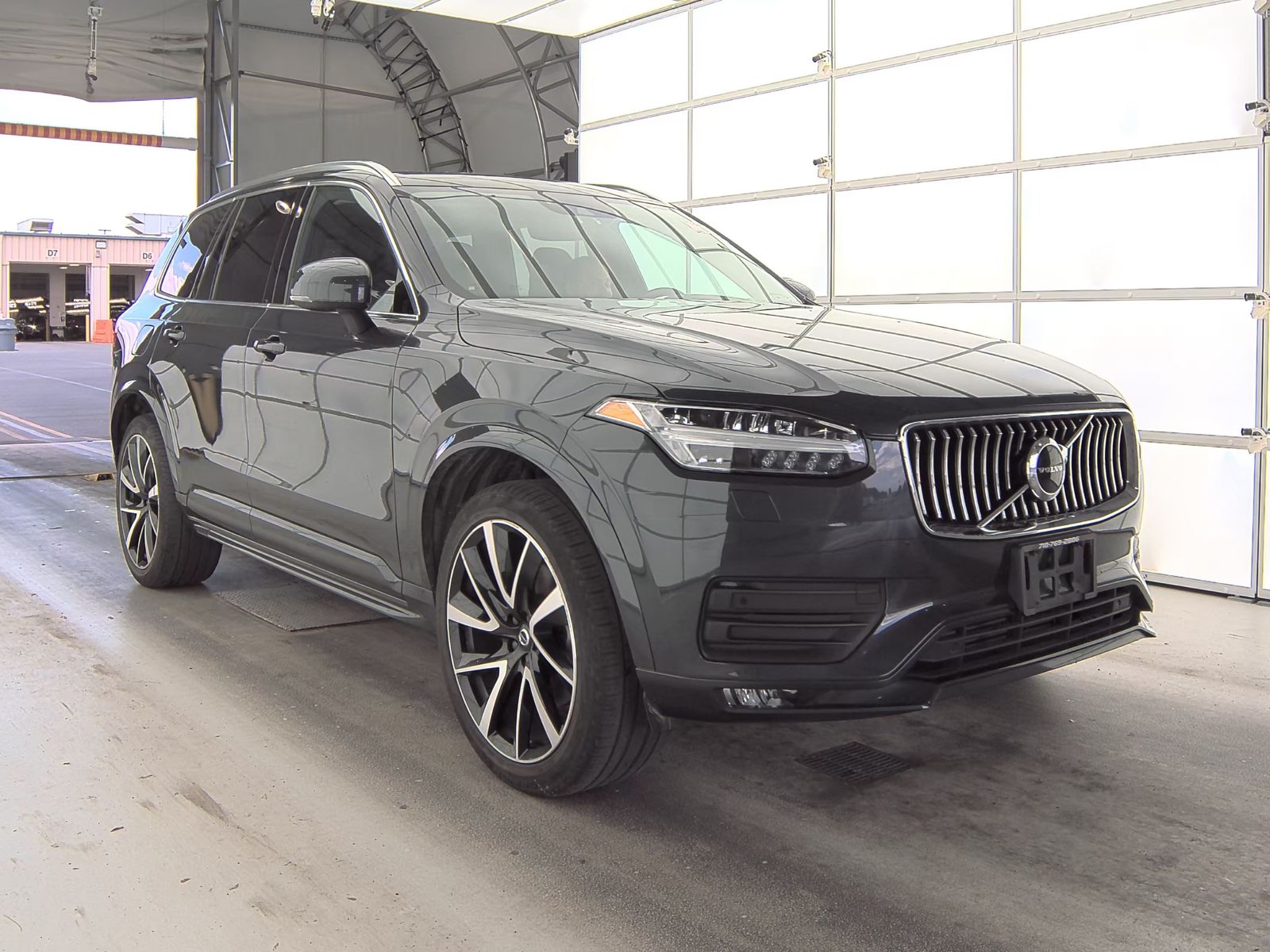 2021 Volvo XC90 T6 Momentum AWD