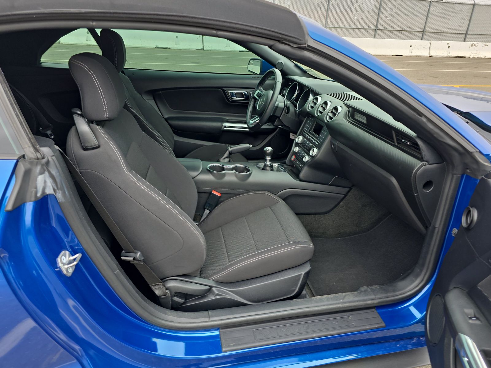 2017 Ford Mustang V6 RWD