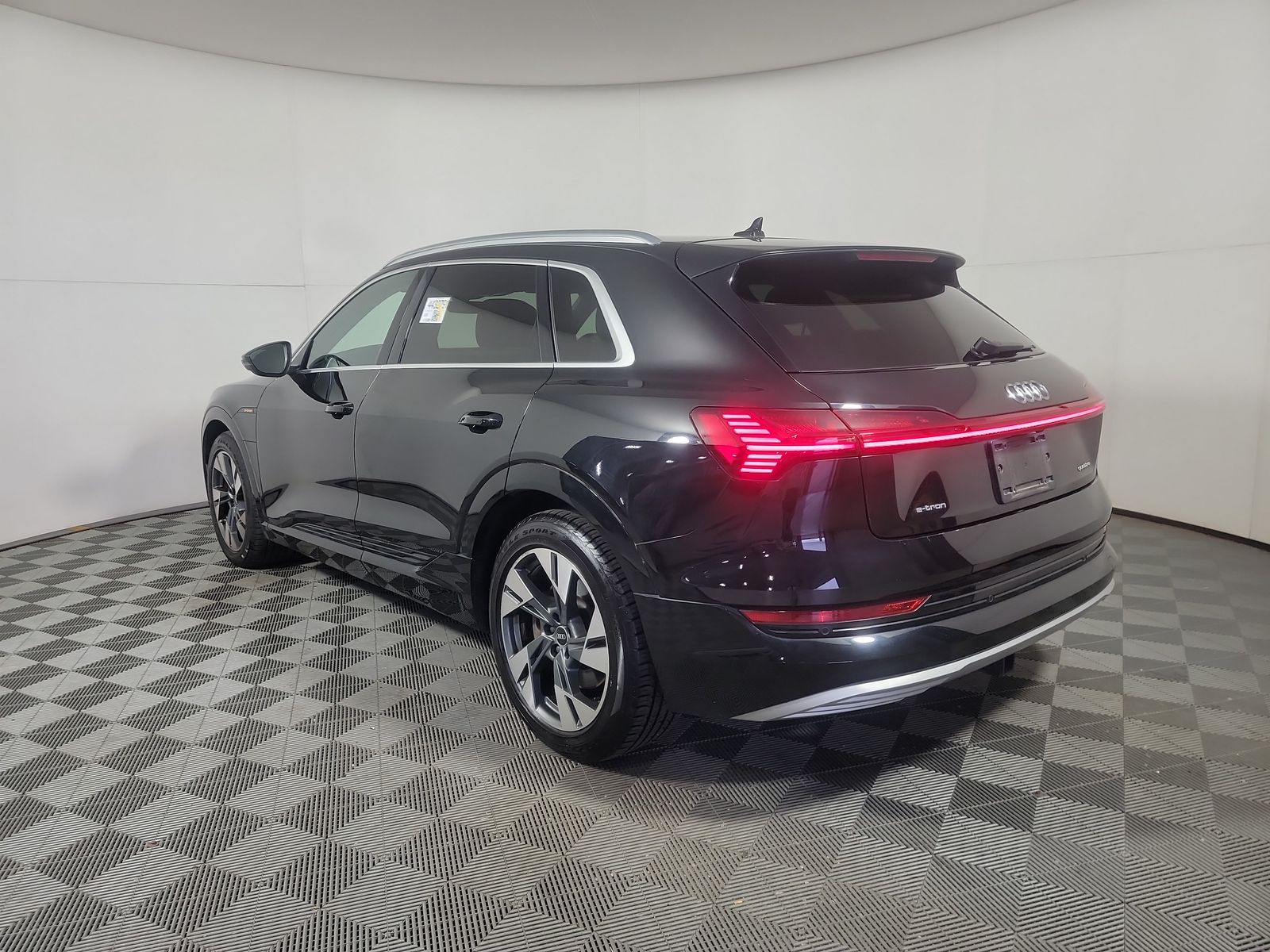 2021 Audi e-tron Premium AWD
