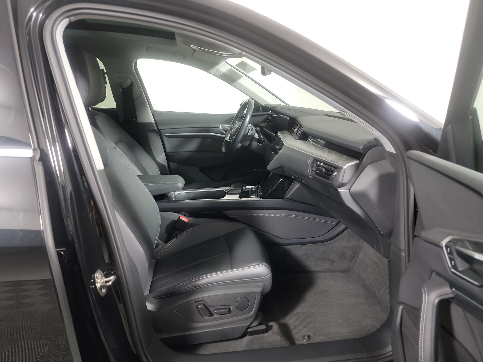 2021 Audi e-tron Premium AWD