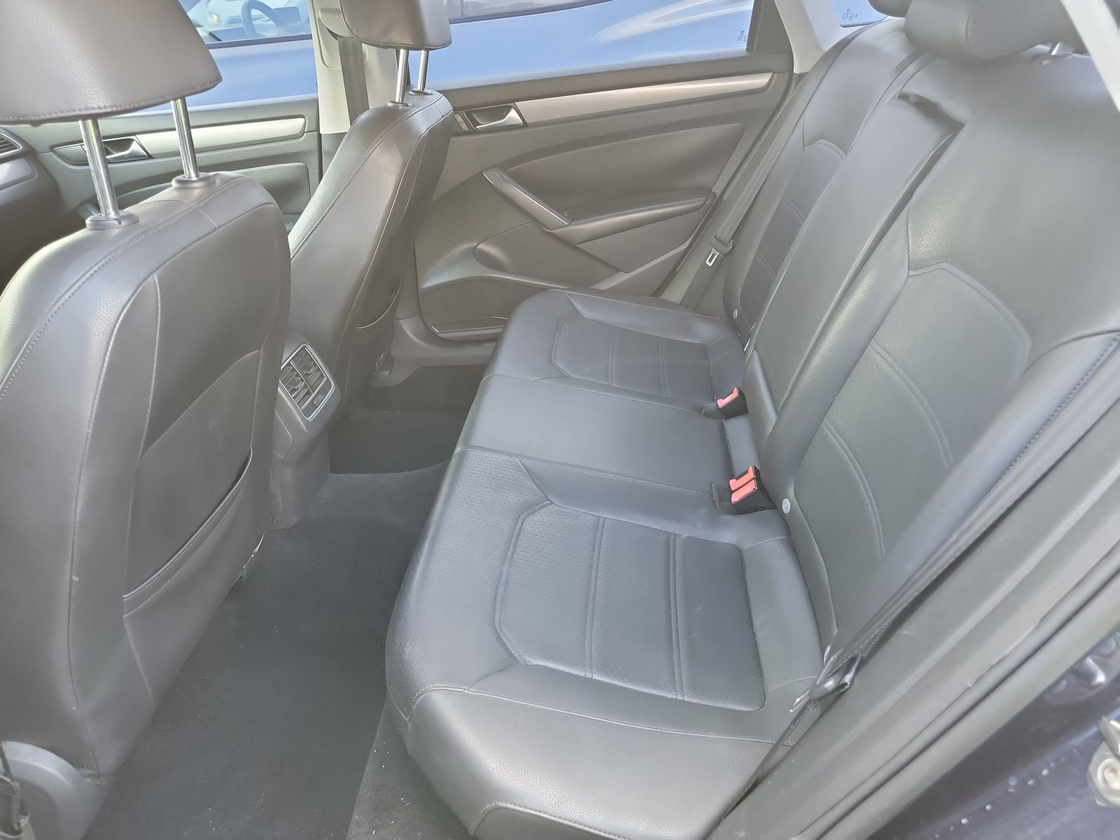 2014 Volkswagen Passat 1.8T SE FWD