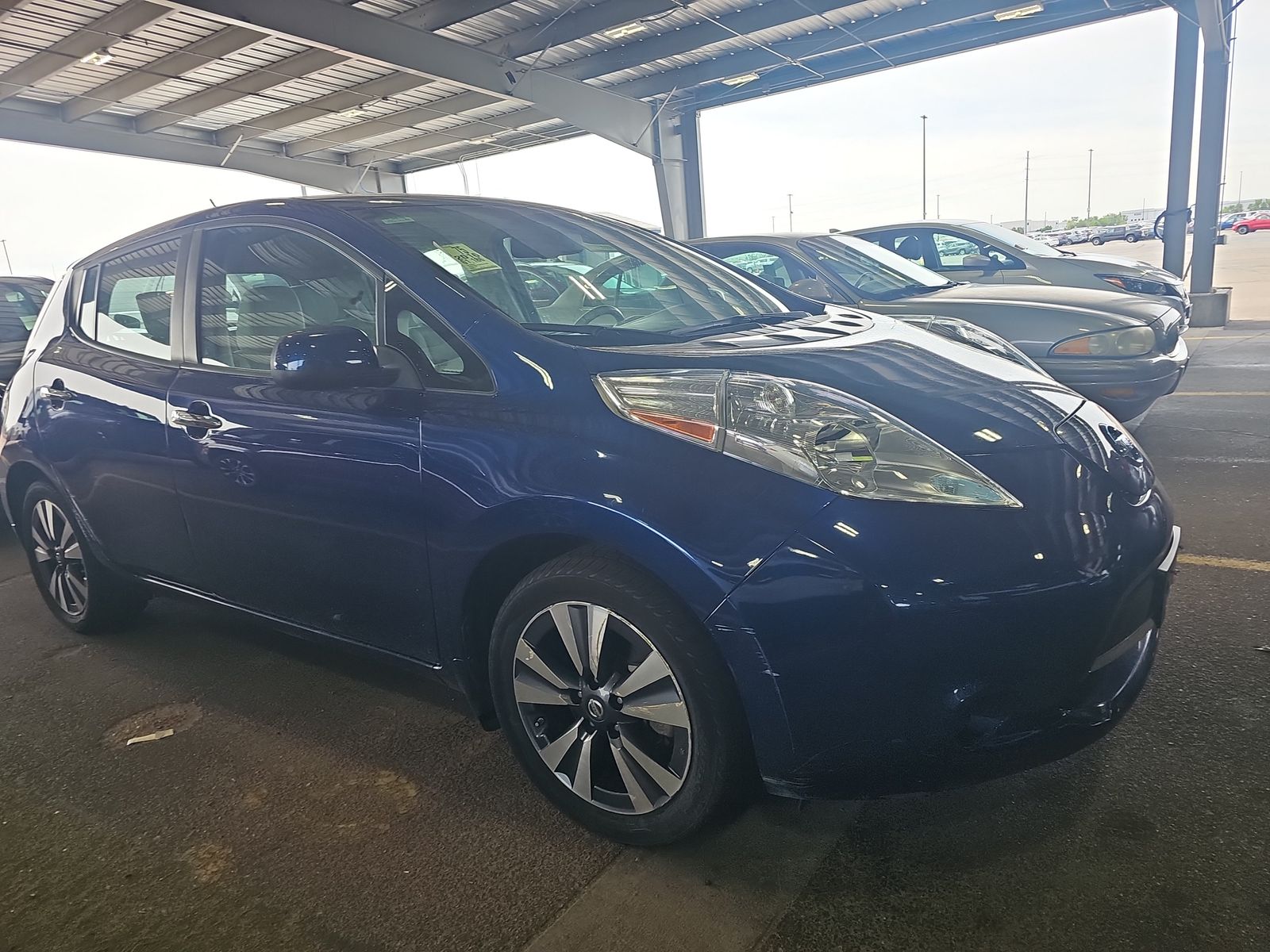 2016 Nissan LEAF SV FWD