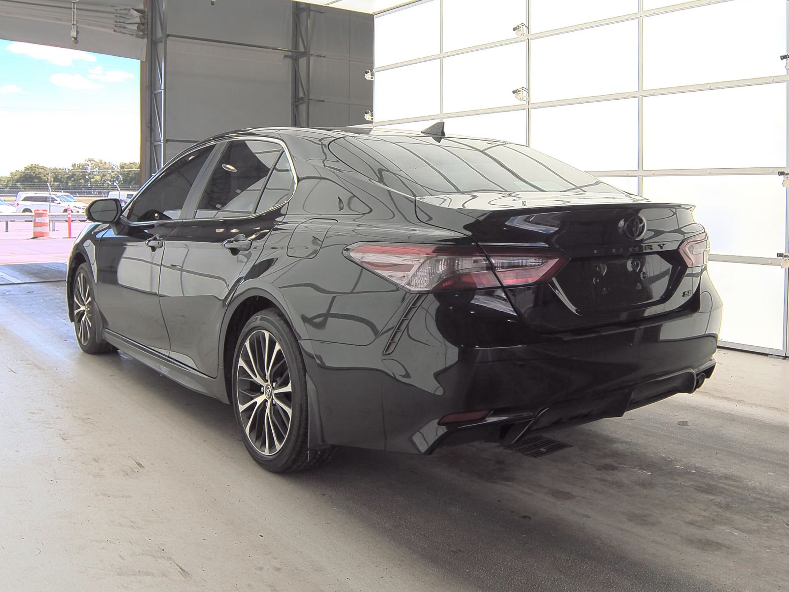 2020 Toyota Camry SE FWD