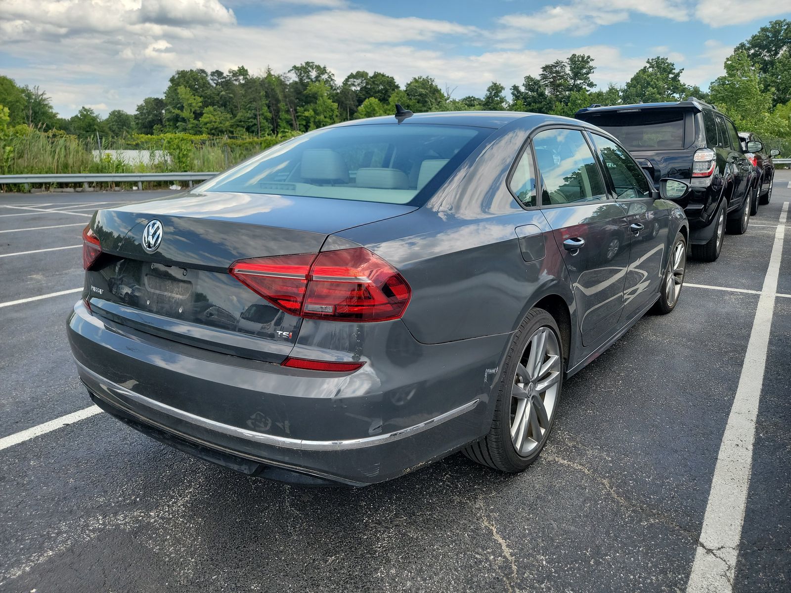 2018 Volkswagen Passat 2.0T R-Line FWD