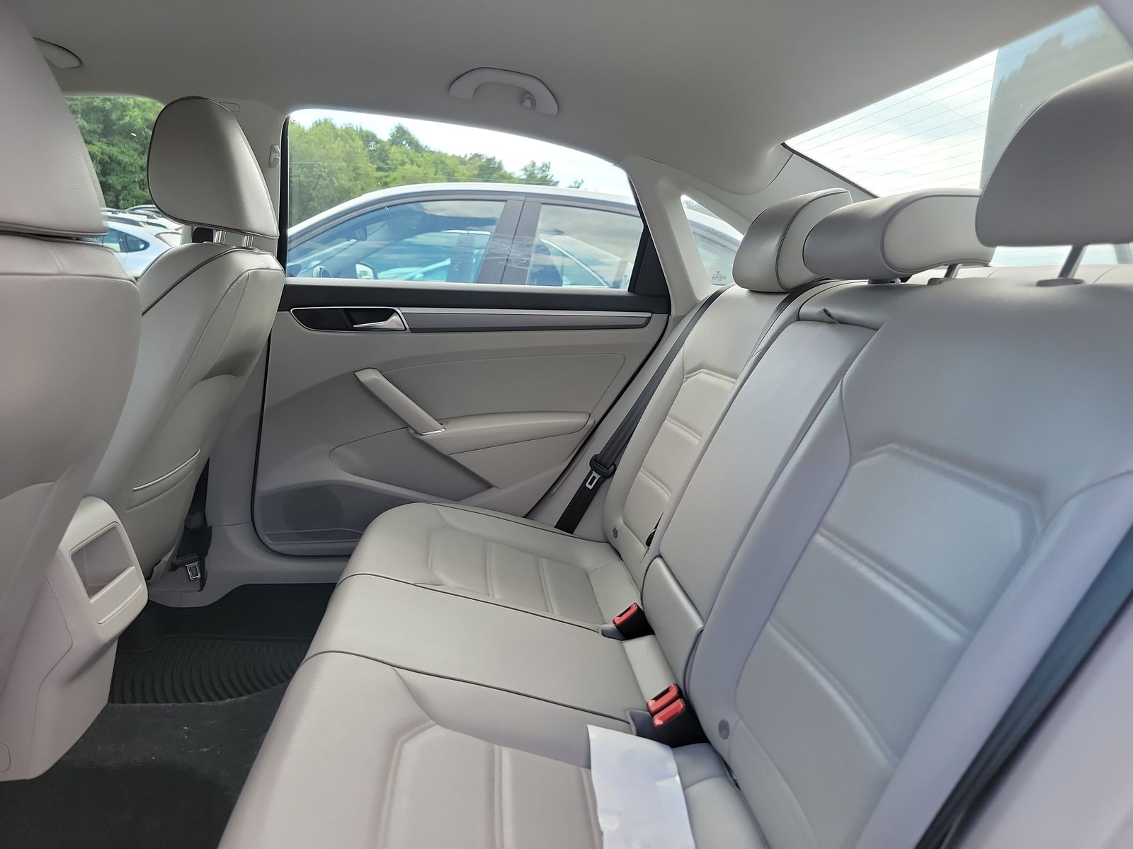 2018 Volkswagen Passat 2.0T R-Line FWD