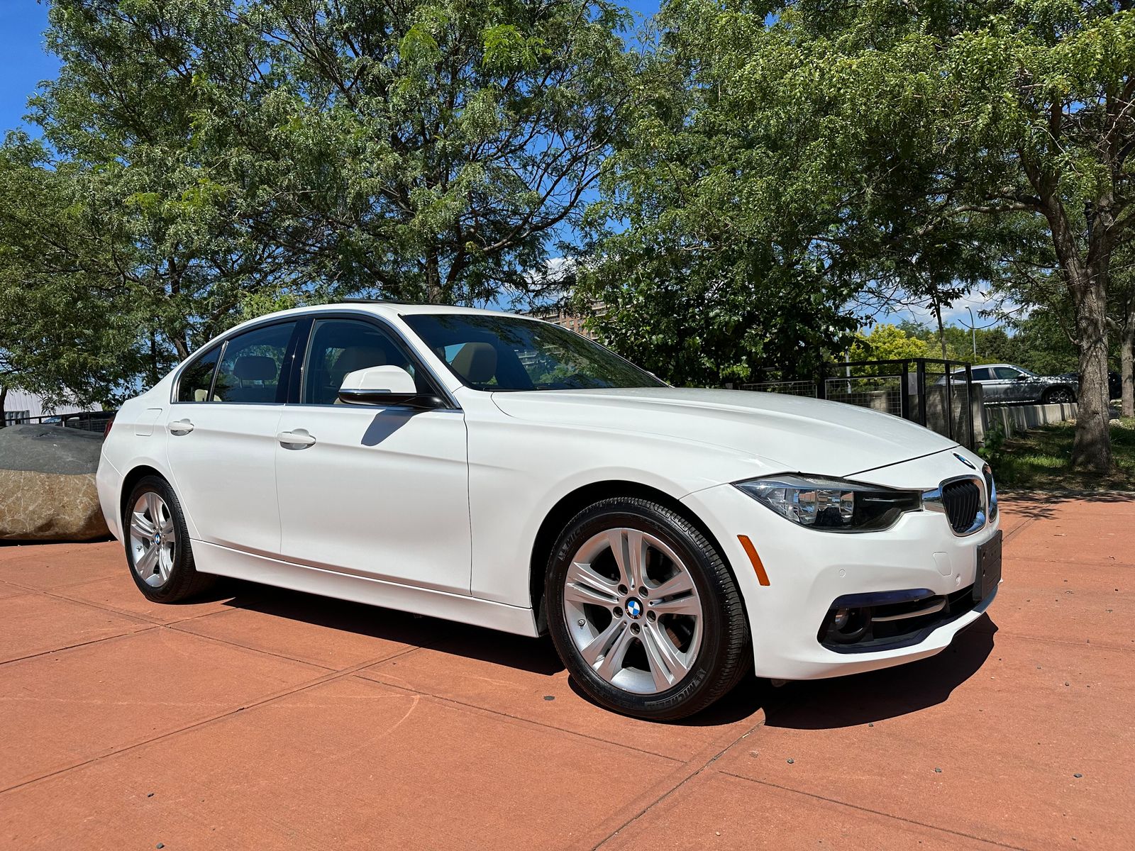 2017 BMW 3 Series Sedan 330i xDrive