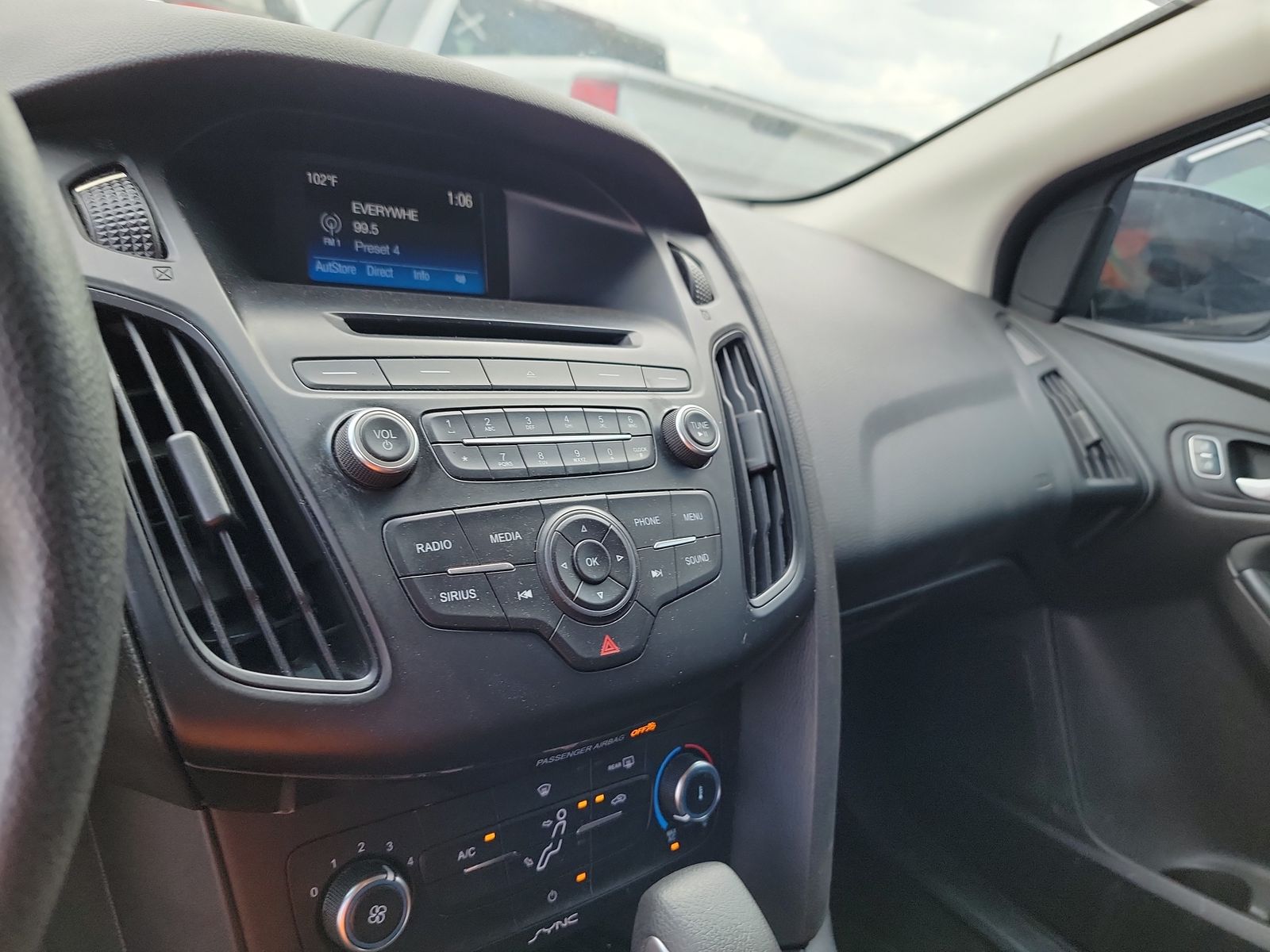 2017 Ford Focus SE FWD