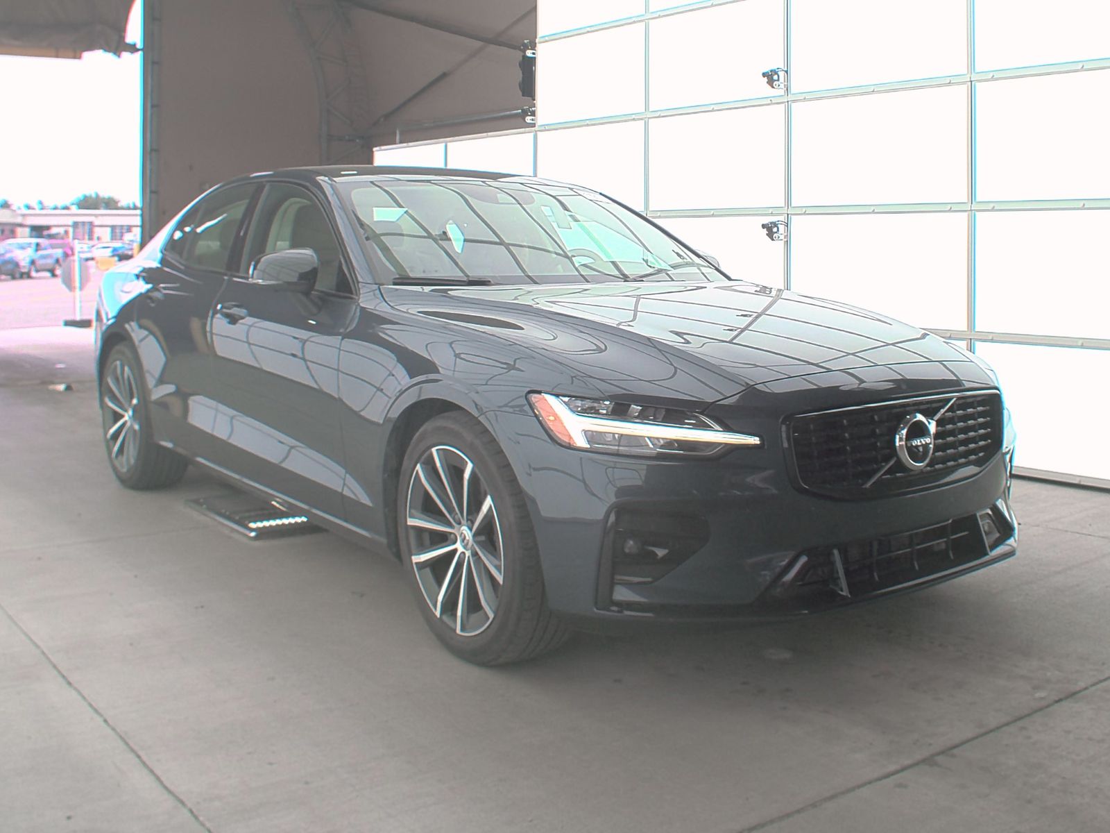 2022 Volvo S60 B5 Momentum FWD