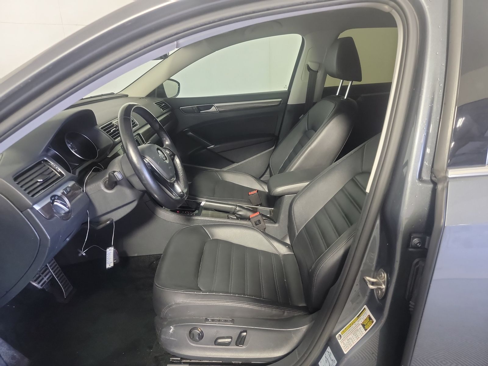 2018 Volkswagen Passat 2.0T SEL Premium FWD