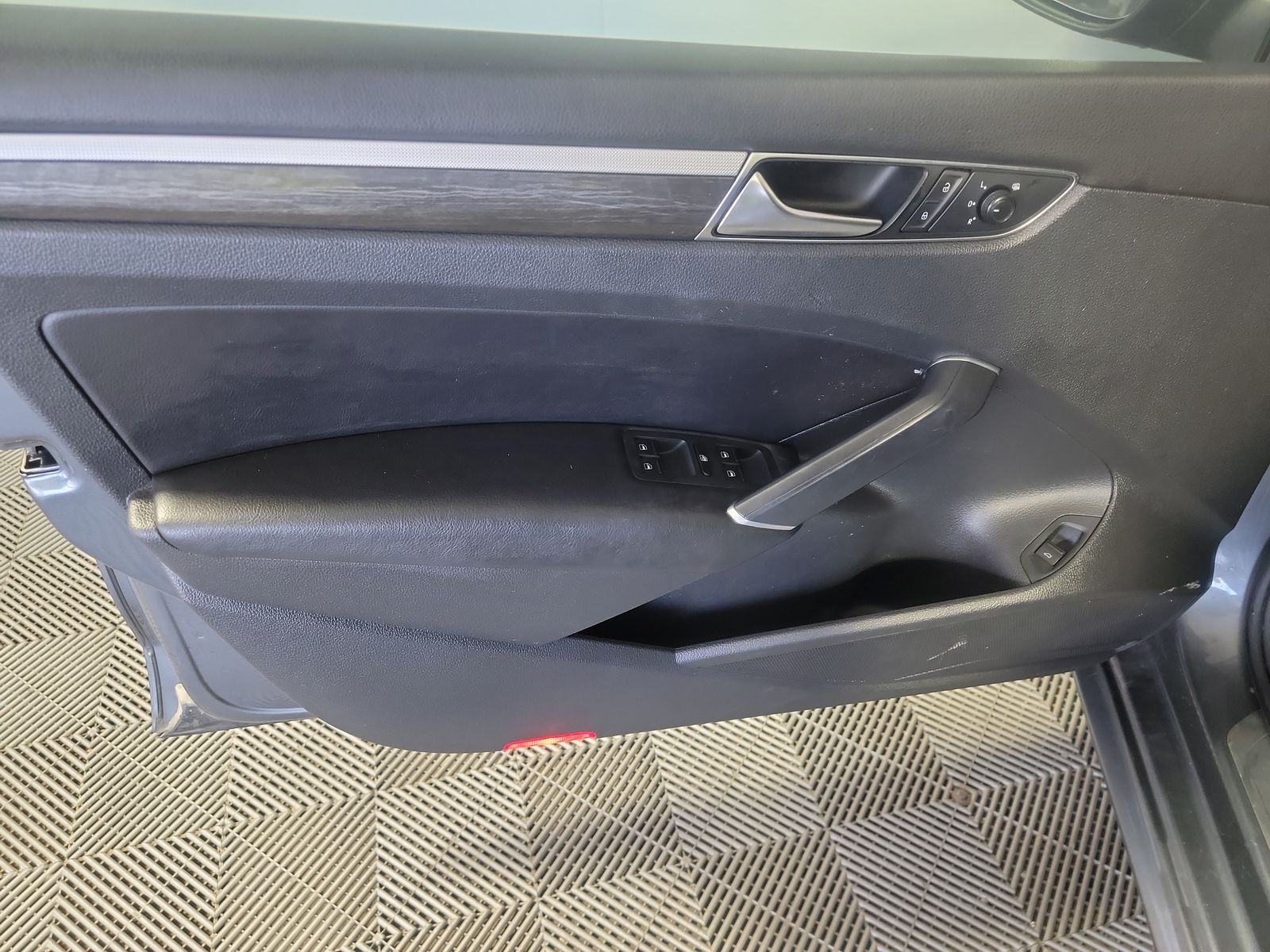 2018 Volkswagen Passat 2.0T SEL Premium FWD