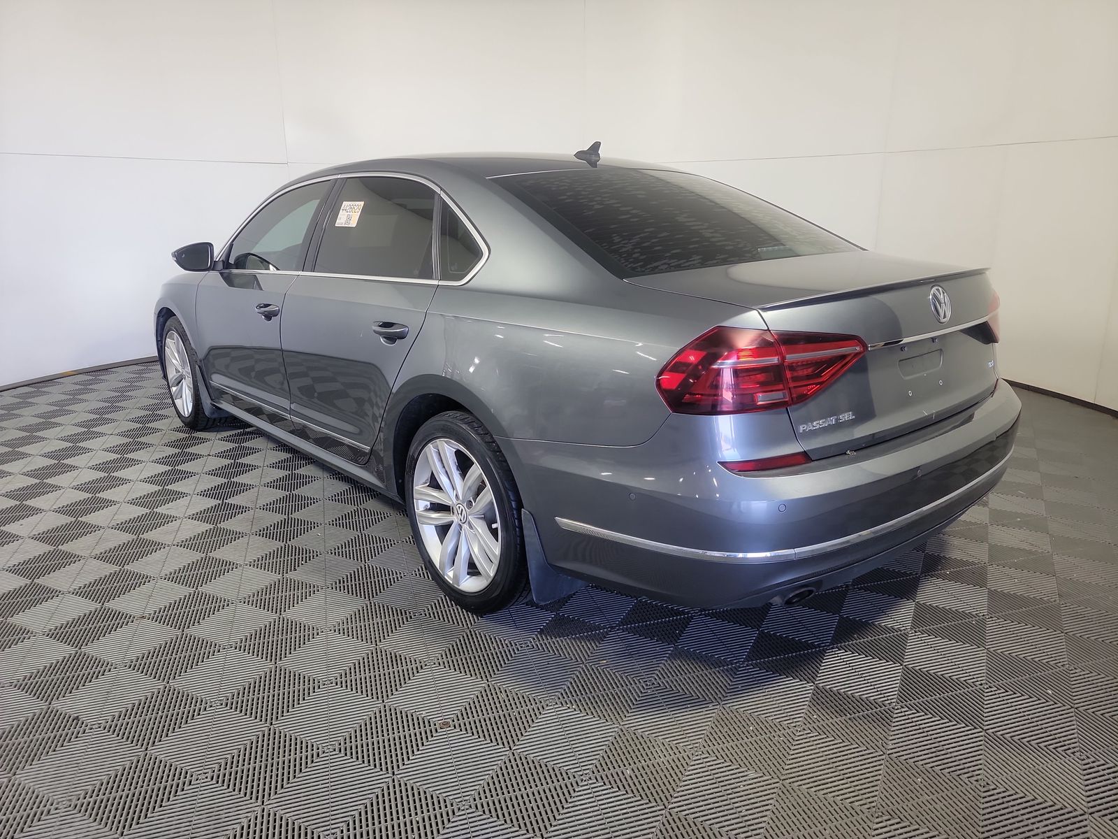 2018 Volkswagen Passat 2.0T SEL Premium FWD