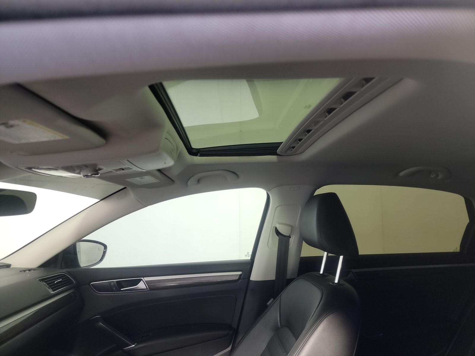 2018 Volkswagen Passat 2.0T SEL Premium FWD